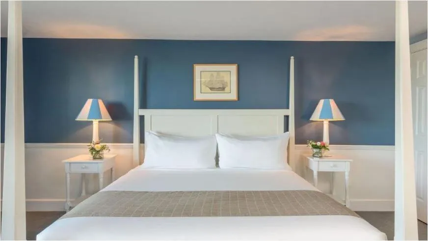 Bed in Breakwater Inn