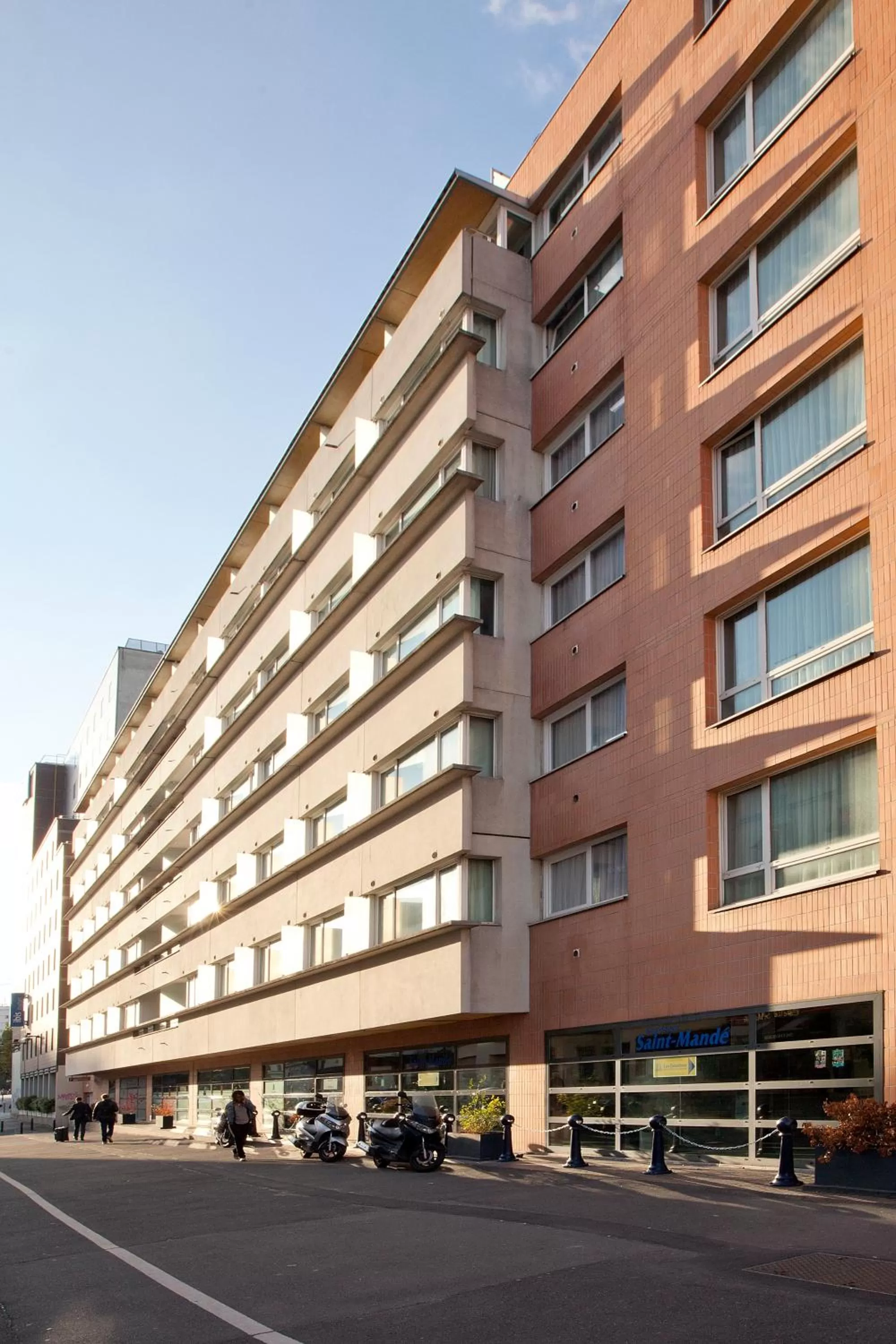 Facade/entrance in Séjours & Affaires Montreuil Saint Mandé