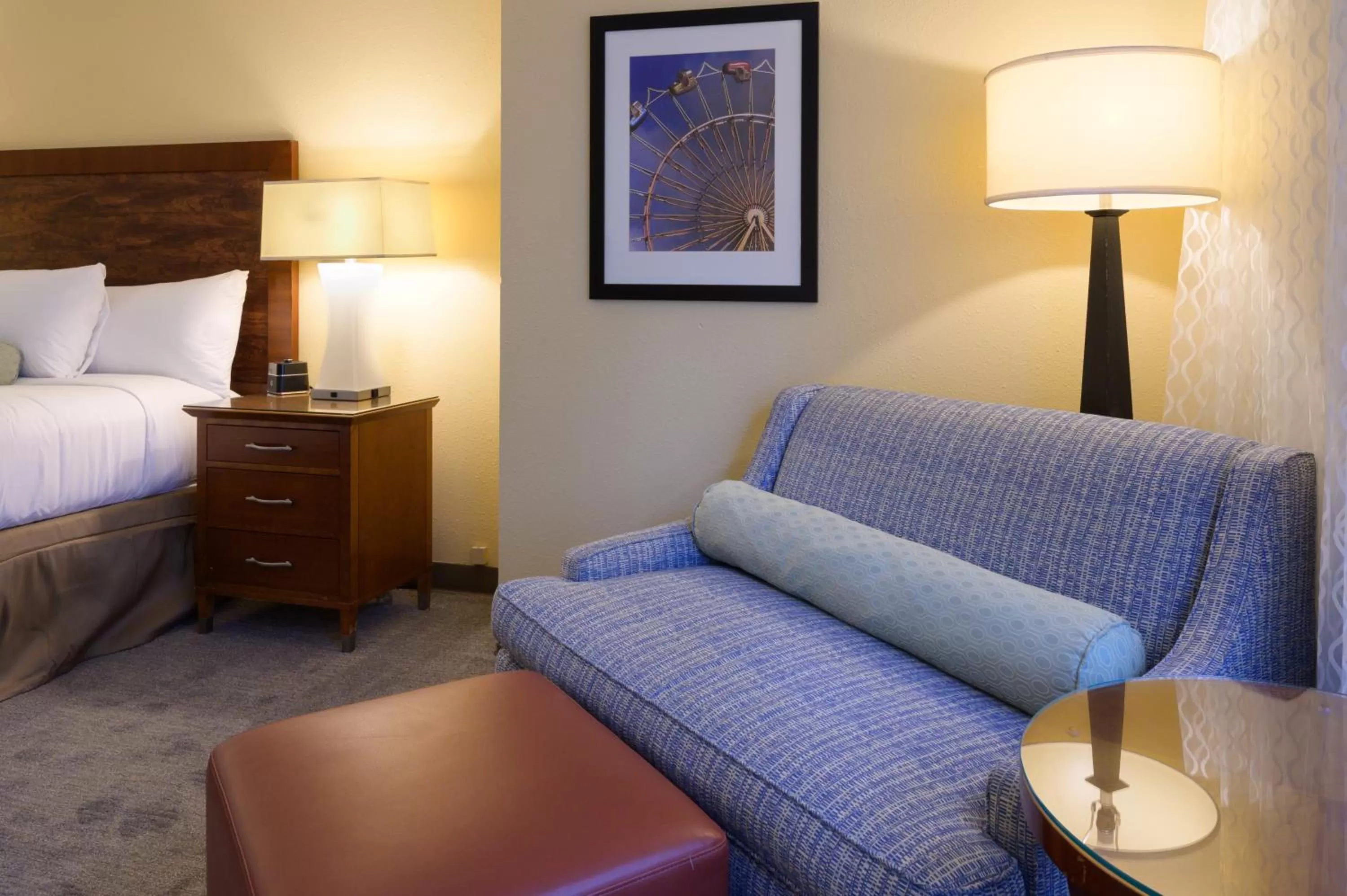 Bed in Airtel Plaza Hotel