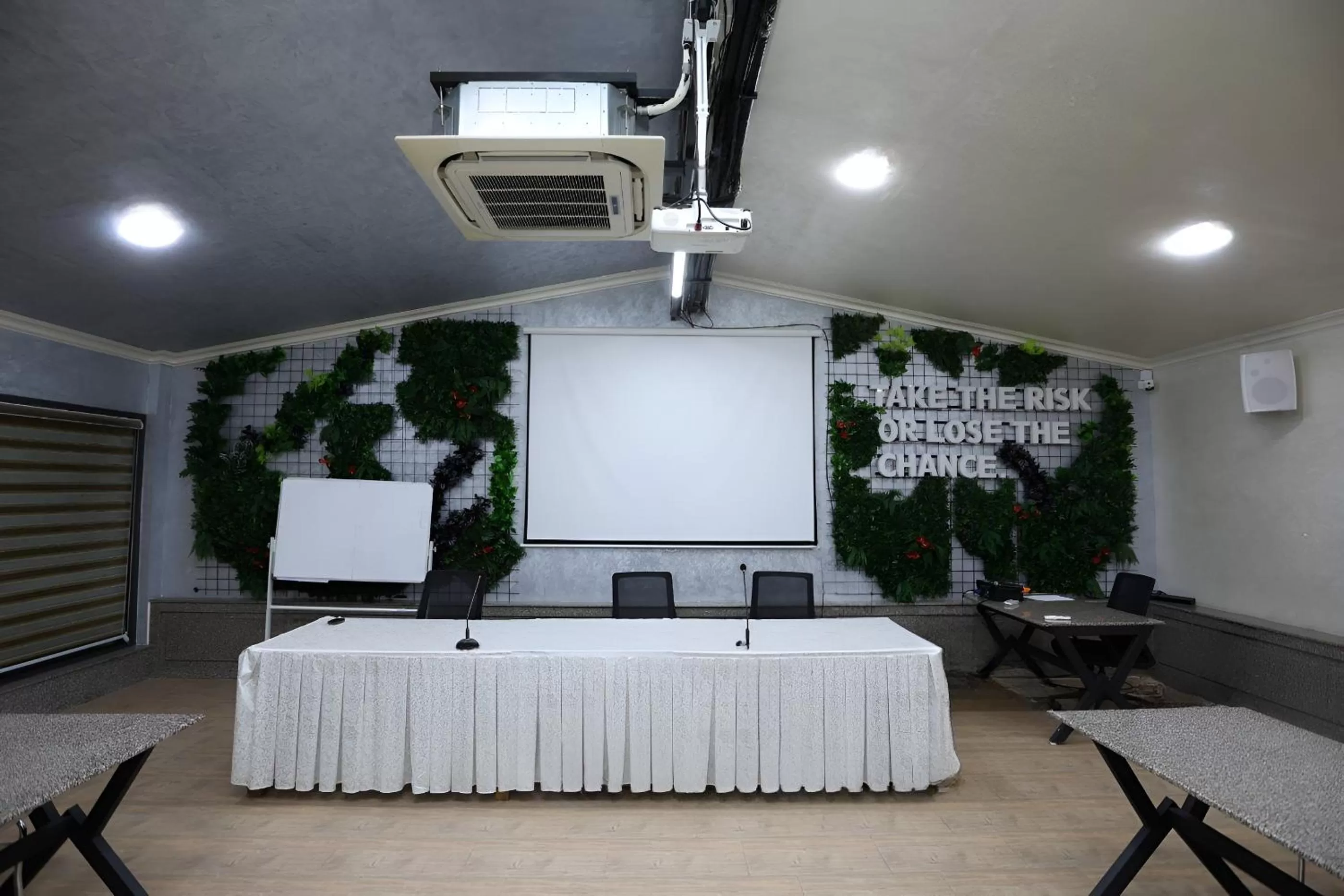 Meeting/conference room in CHlNOR HOTEL