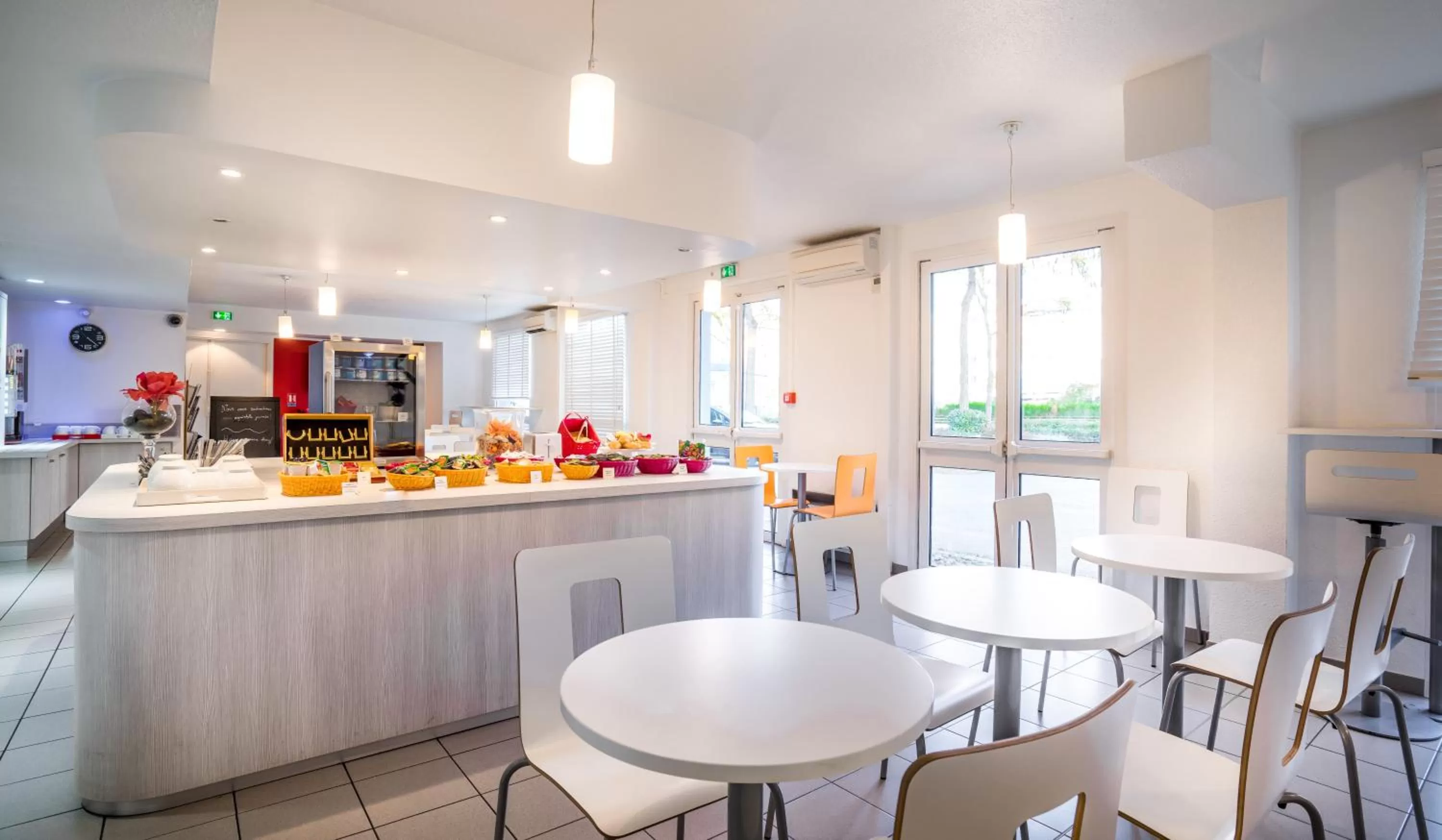 Restaurant/places to eat in Première Classe Rosny Sous Bois