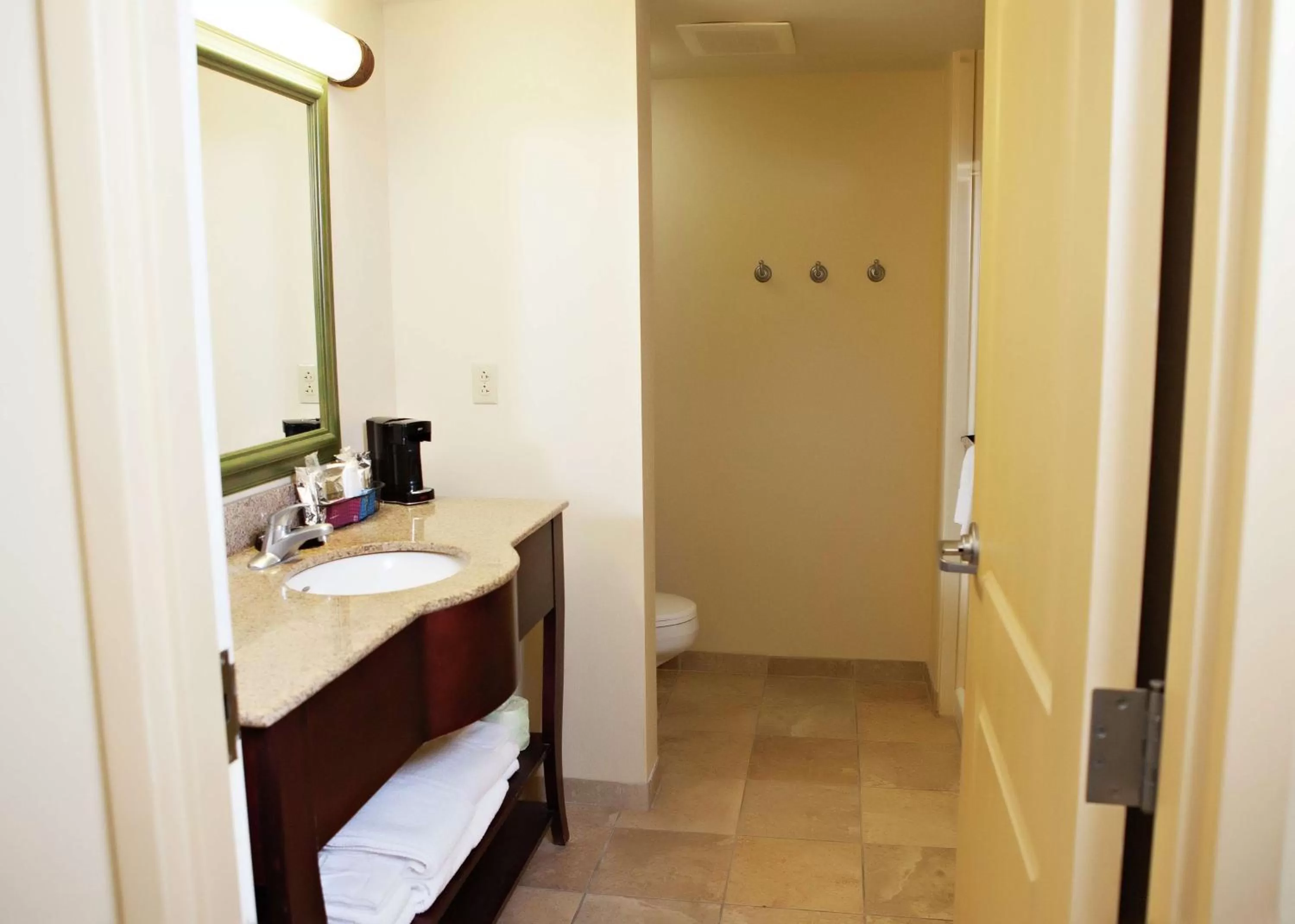 Photo of the whole room in Hampton Inn Martin