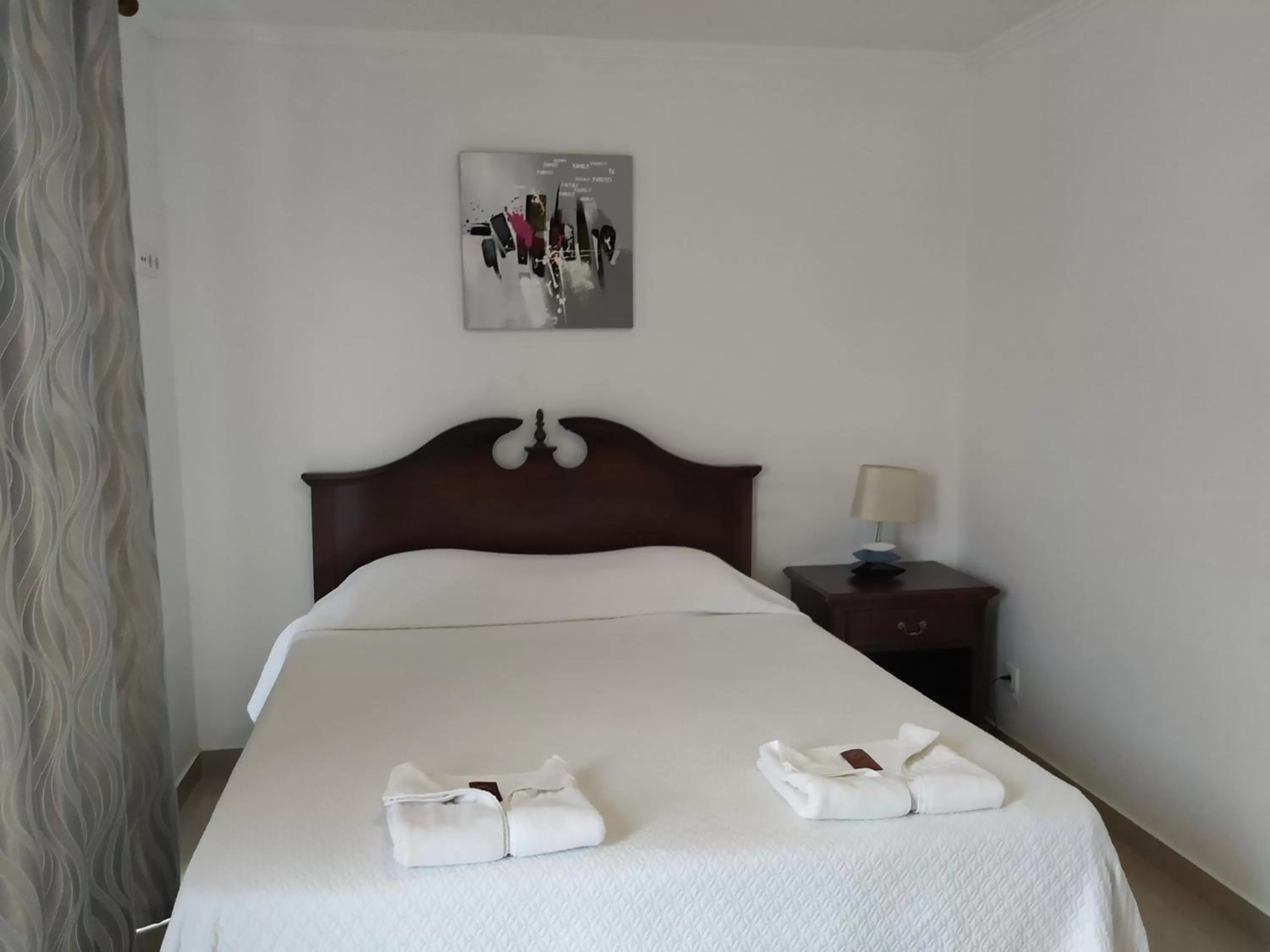 Bedroom, Bed in Costa & Isaias Apartamentos