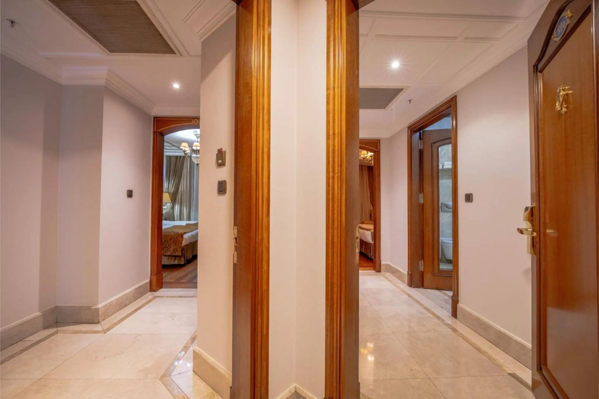 Photo of the whole room in The Central Palace Taksim