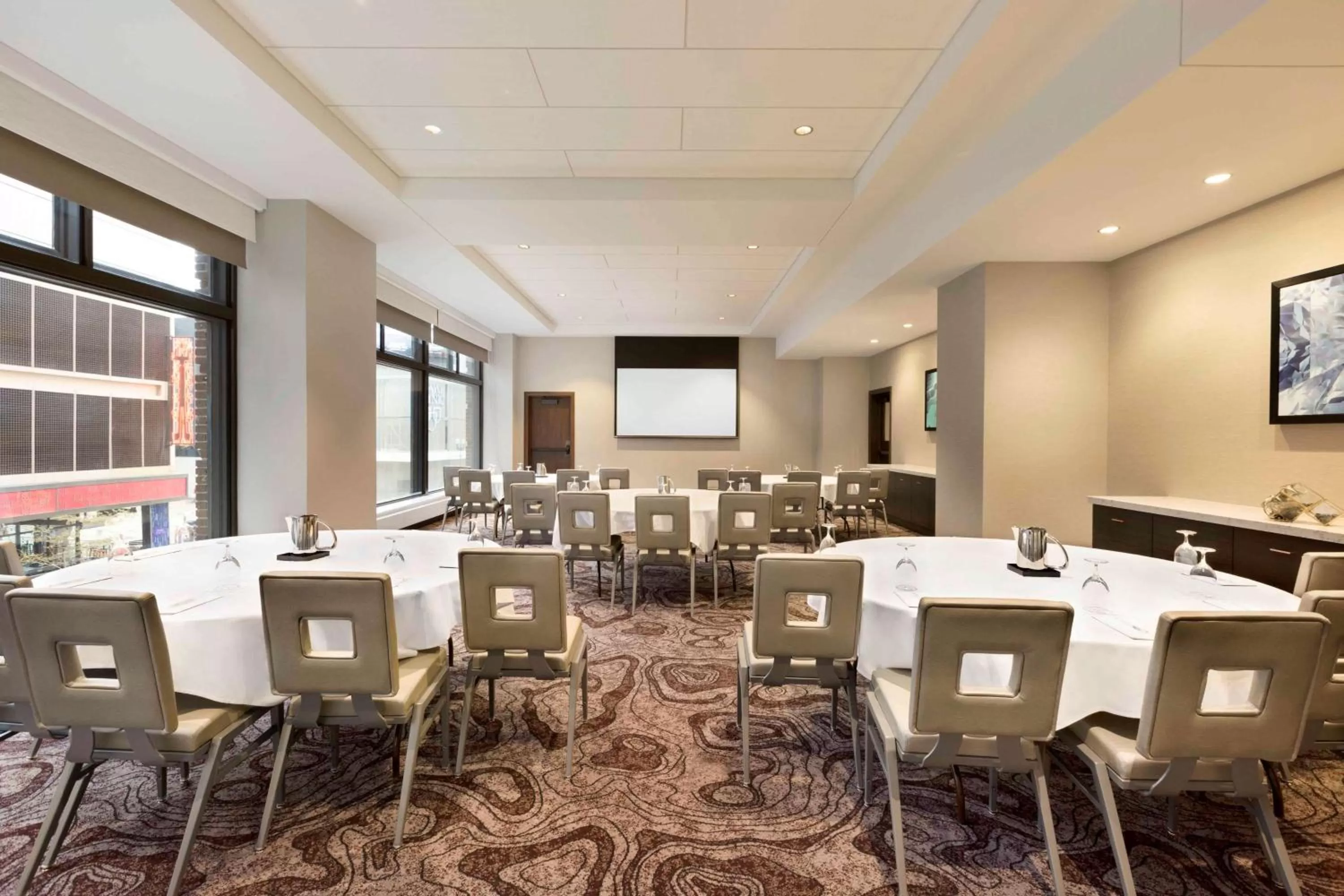 Meeting/conference room in Embassy Suites By Hilton Minneapolis Downtown Hotel