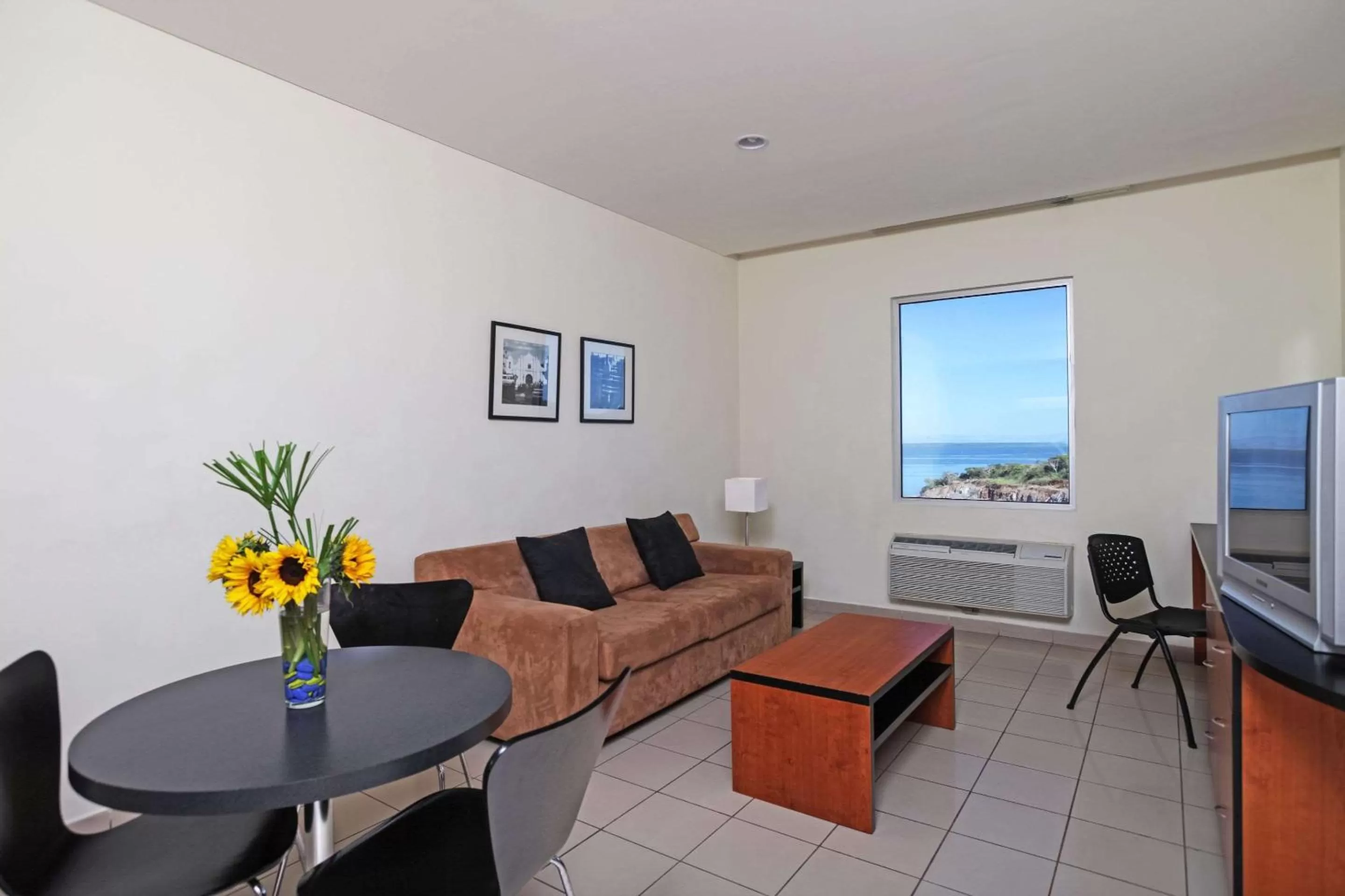 Photo of the whole room in Comfort Inn Real La Union