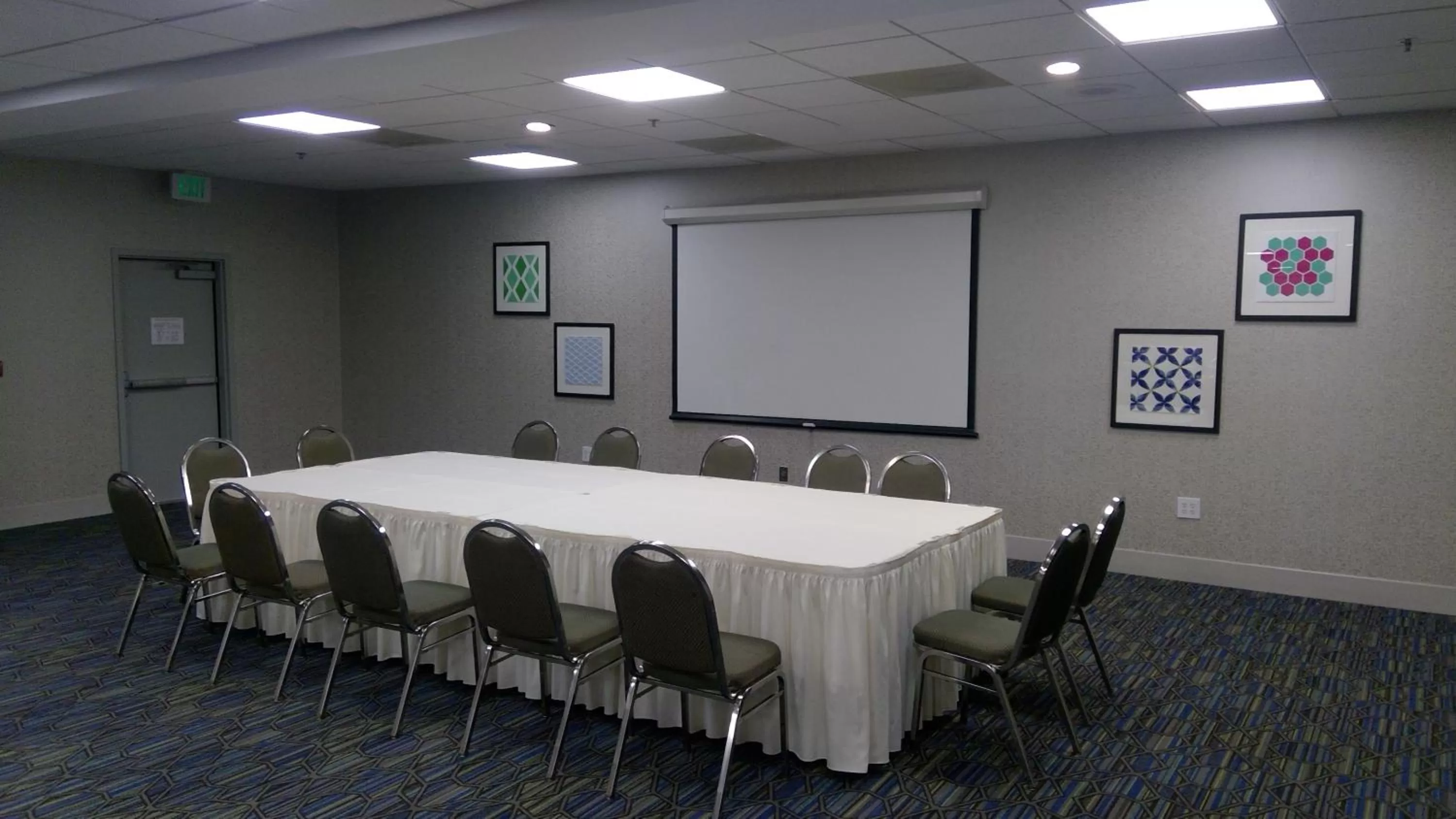 Meeting/conference room in Holiday Inn Express & Suites Tracy by IHG