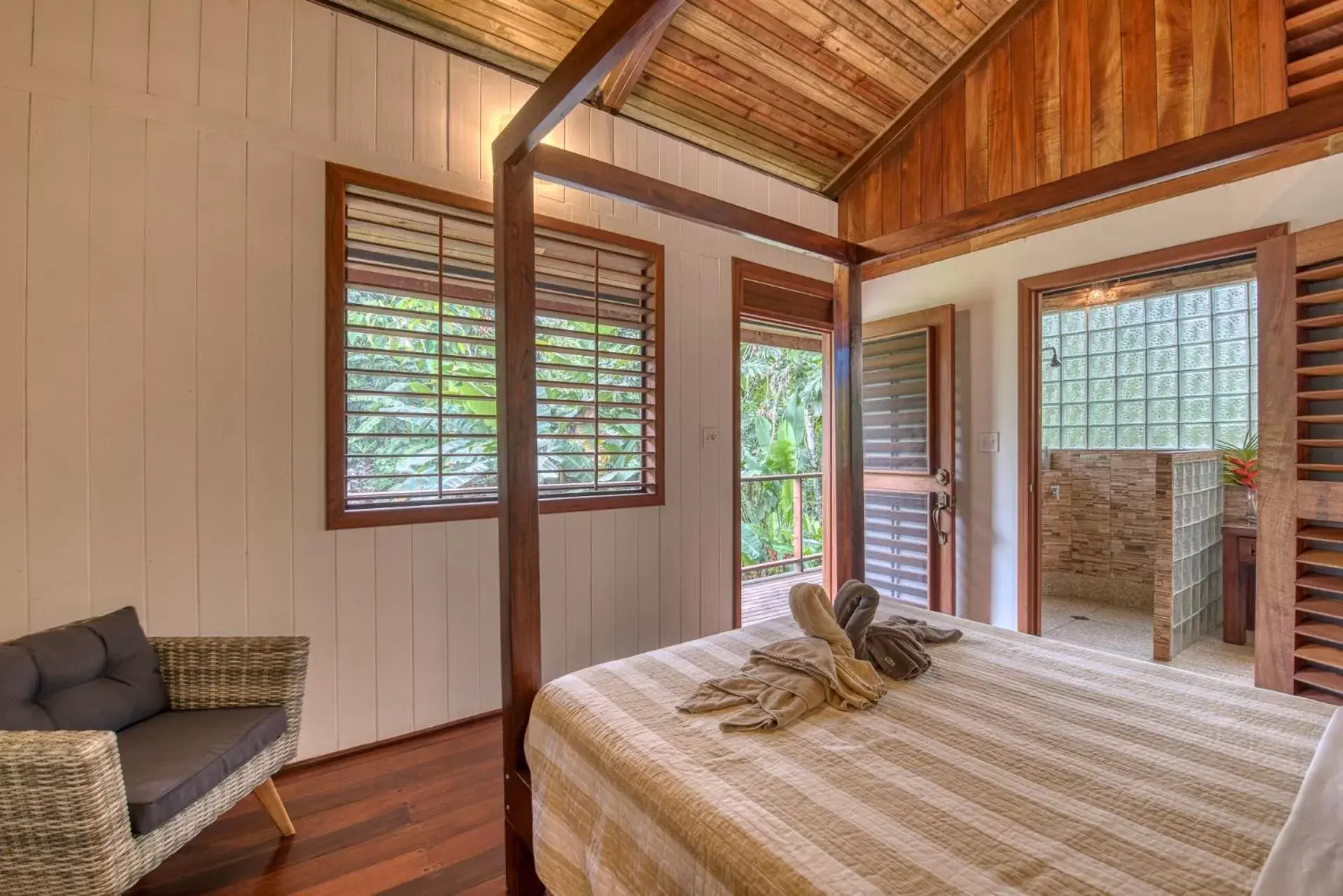 4 Poster Queen Room with Jungle View in Oasis Bluff Beach 4 Poster Queen Room with Jungle View in Oasis Bluff Beach