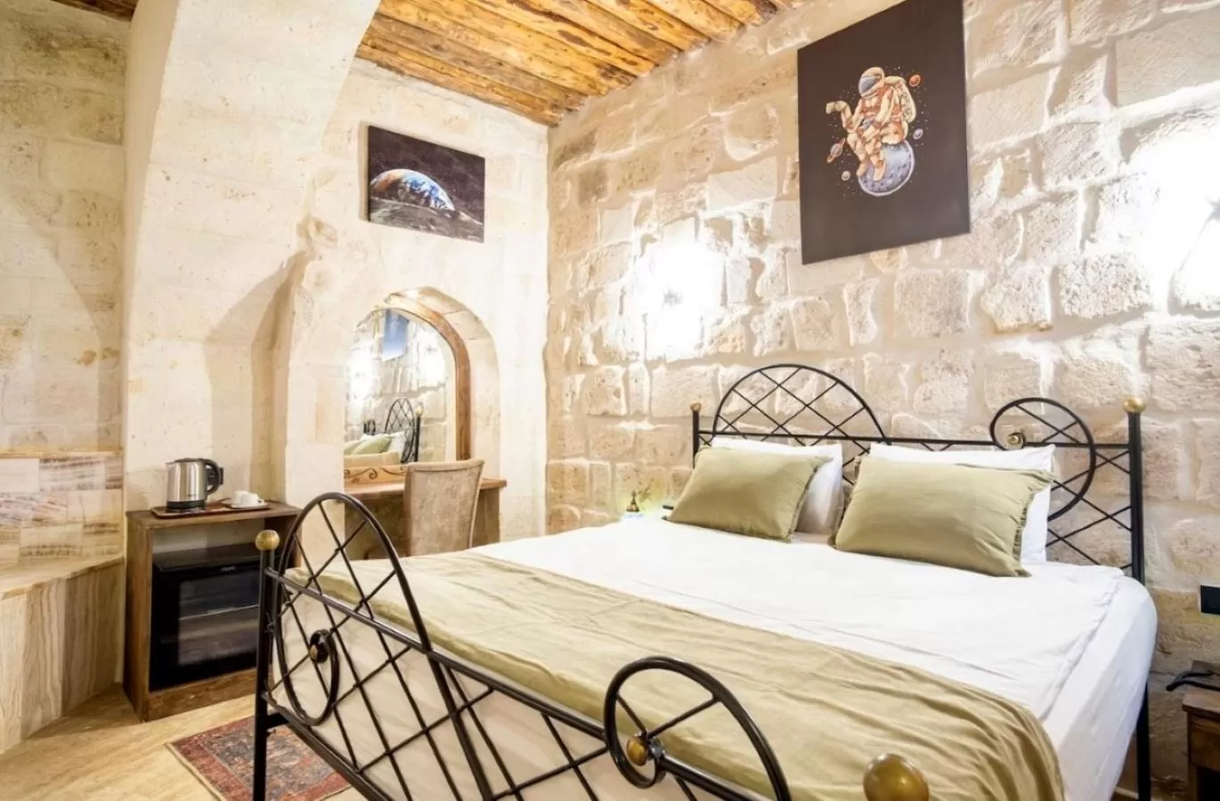 Bed in Uzay Cave Suite Hotel