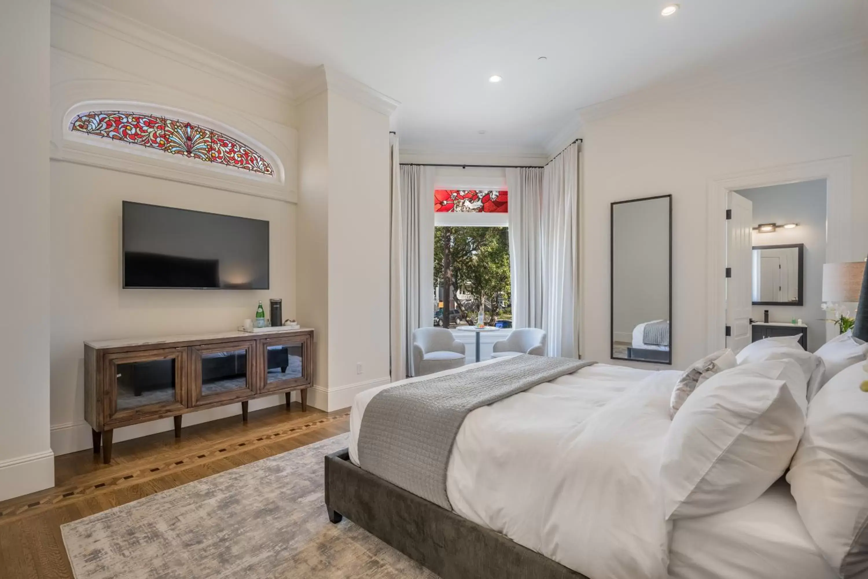 Standard King Room - single occupancy in The George - Luxury Boutique Inn Standard King Room - single occupancy in The George - Luxury Boutique Inn