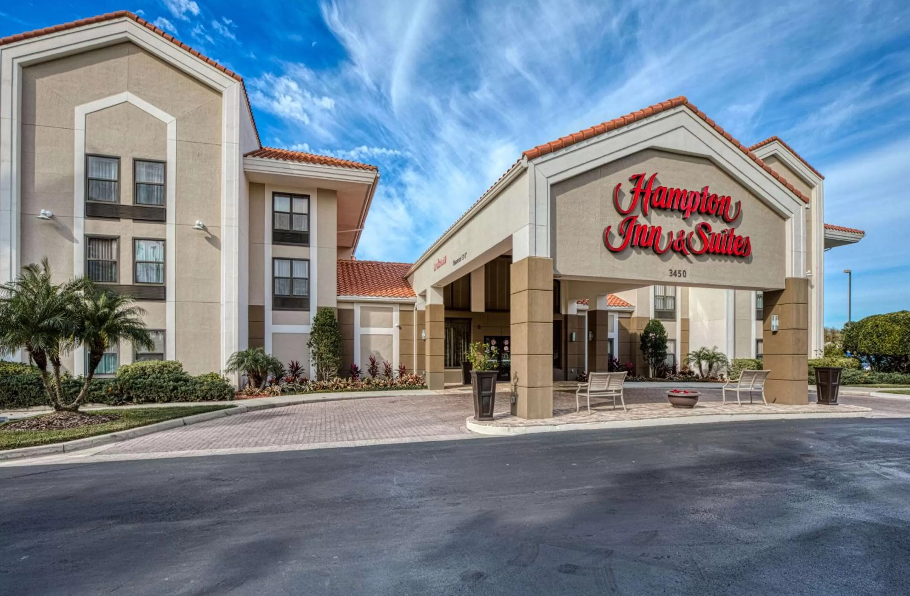 Property building in Hampton Inn & Suites Orlando-East UCF