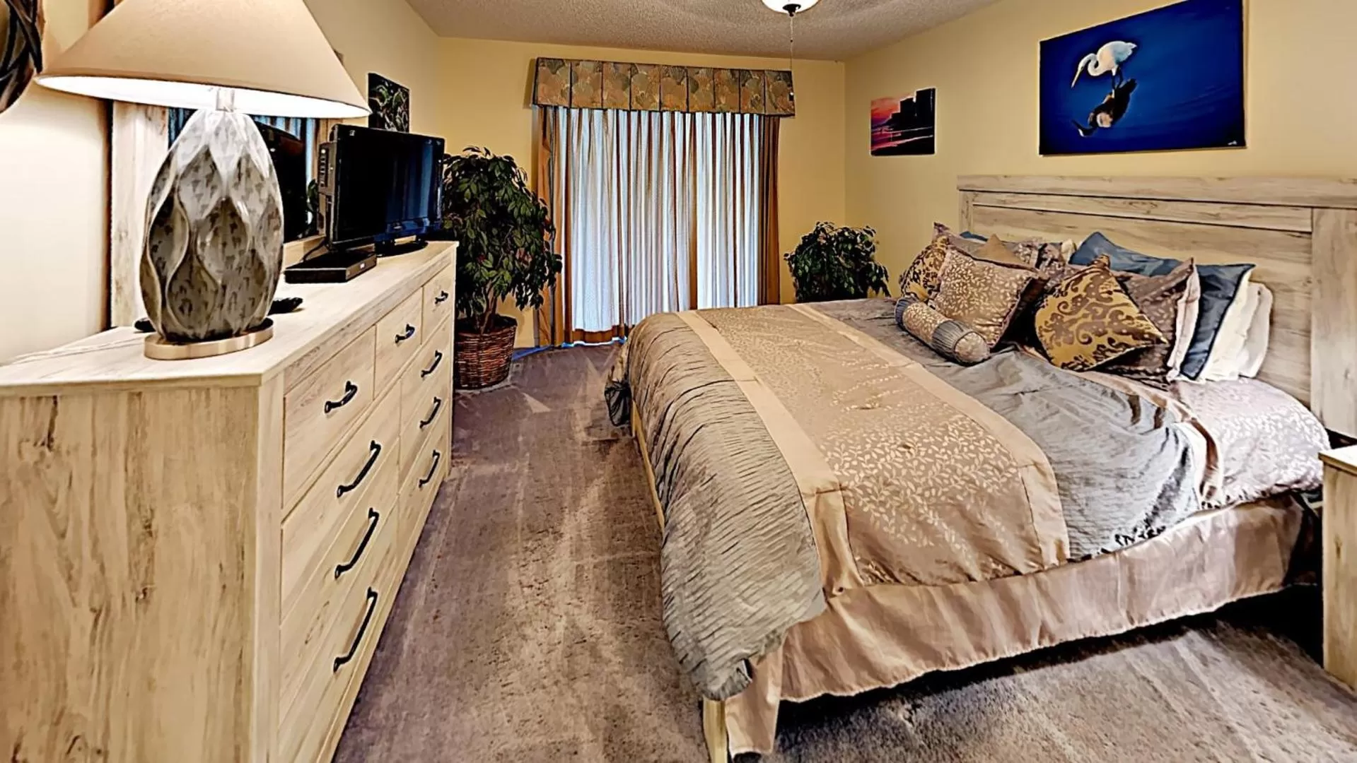 Bedroom in Beach Vacation Condos