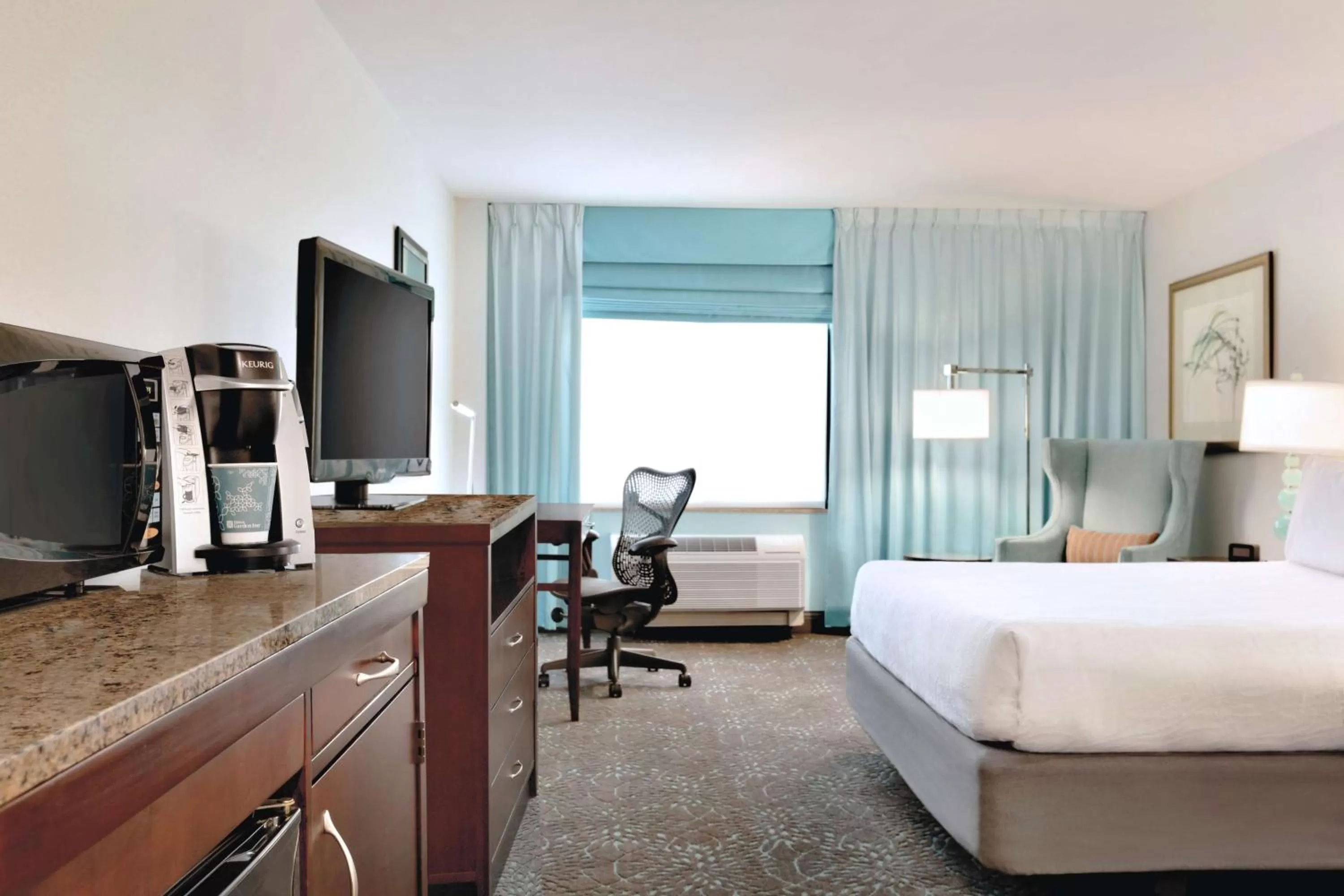 Bed in Hilton Garden Inn Worcester