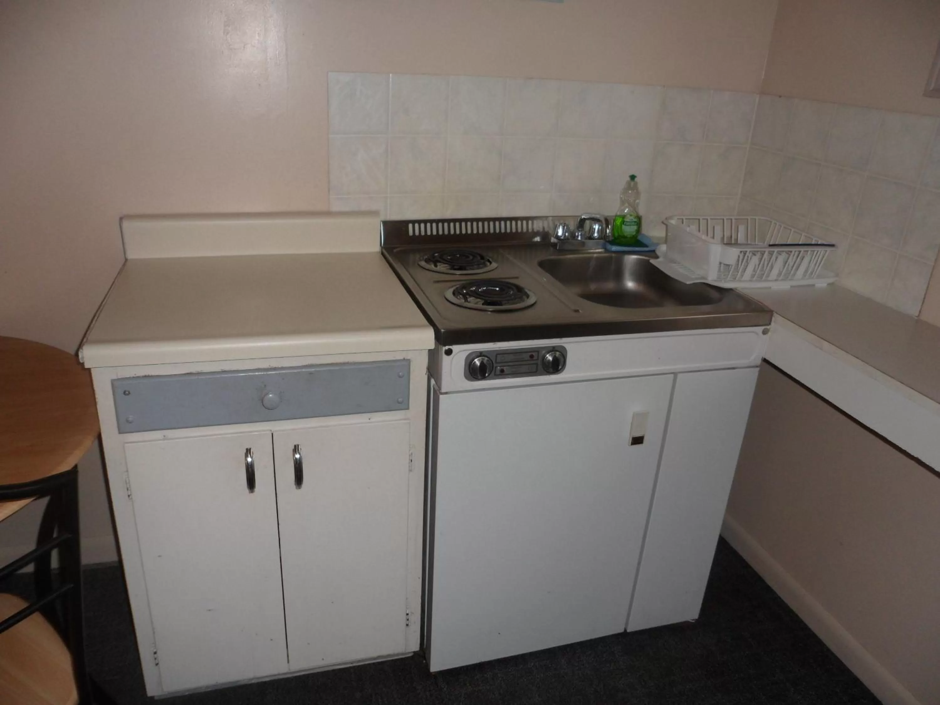 Kitchen or kitchenette in The Silver Birch Motel