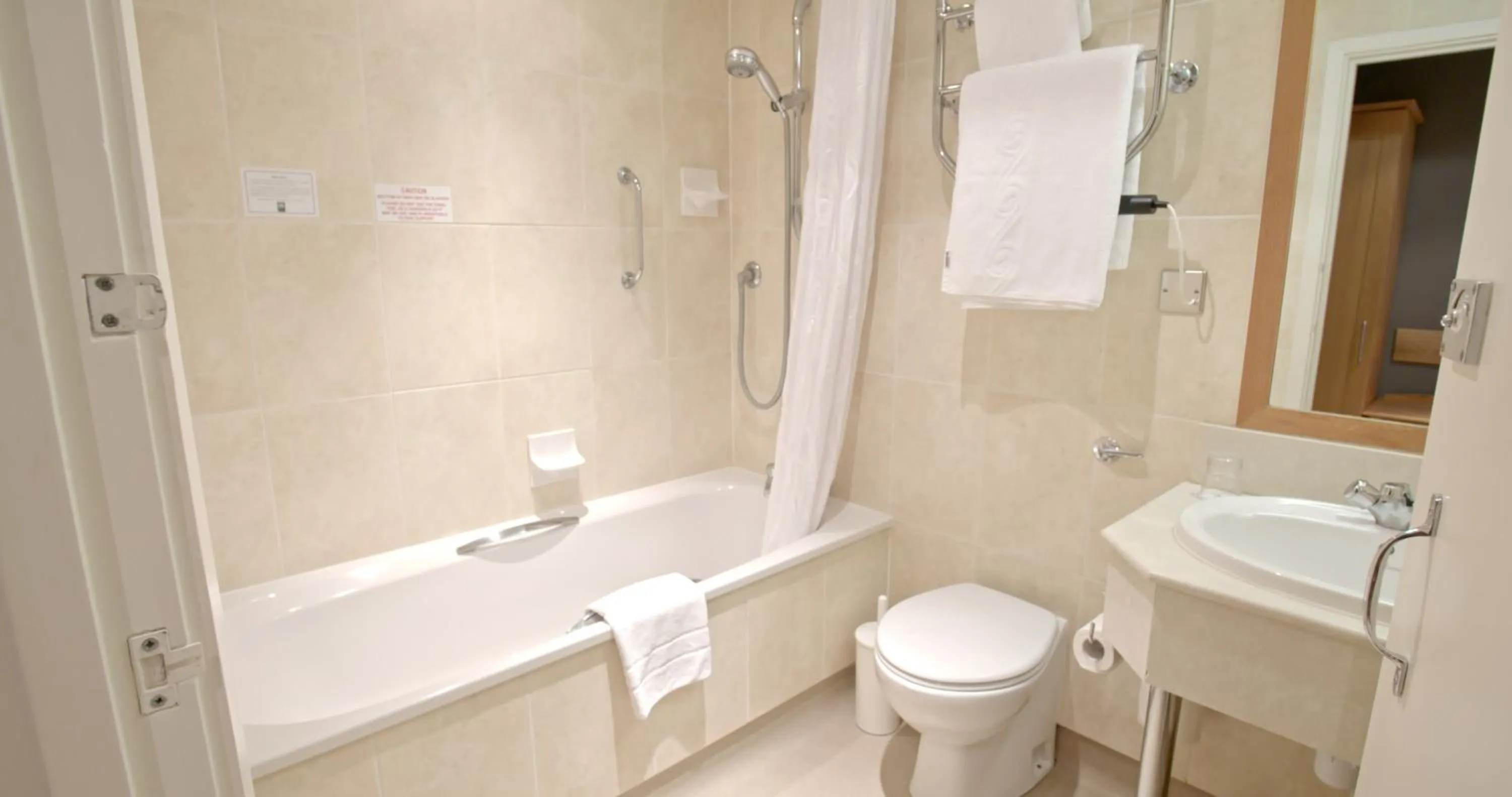 Bathroom in Sandbanks Hotel