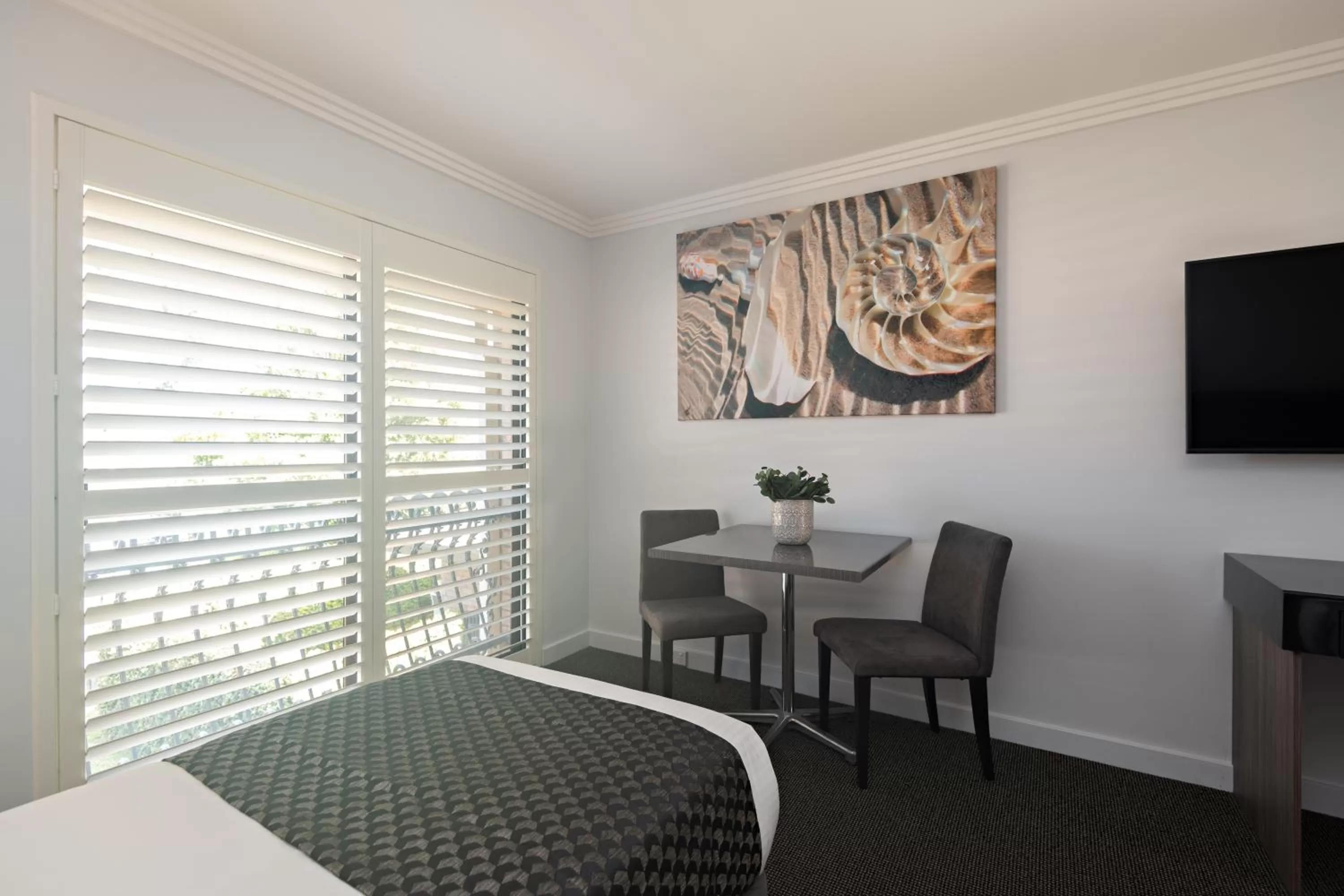 Seating area, Bed in Lincoln Downs Resort Batemans Bay