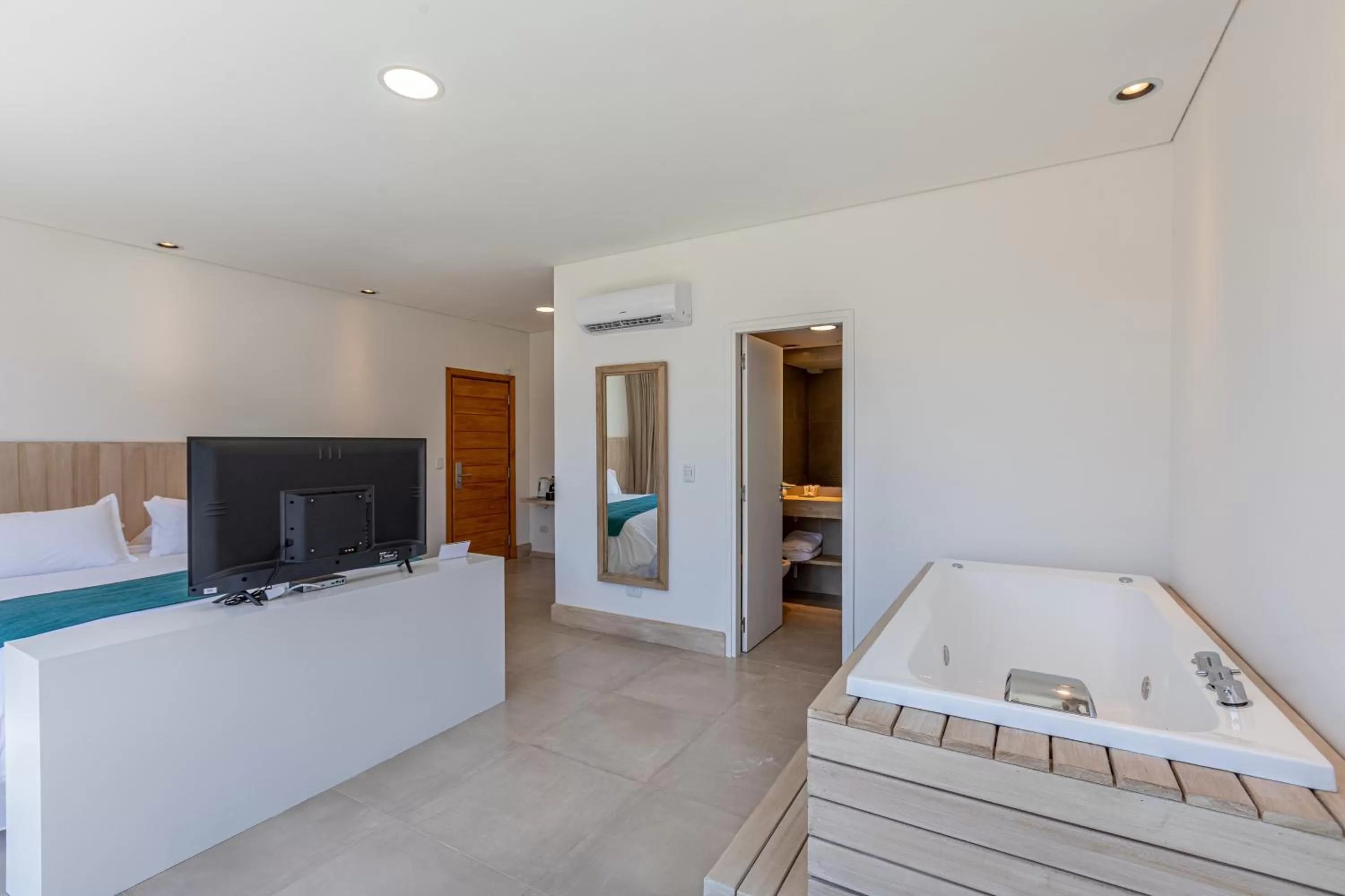 Photo of the whole room, Bed in Live Hotel Boutique (Adults only)