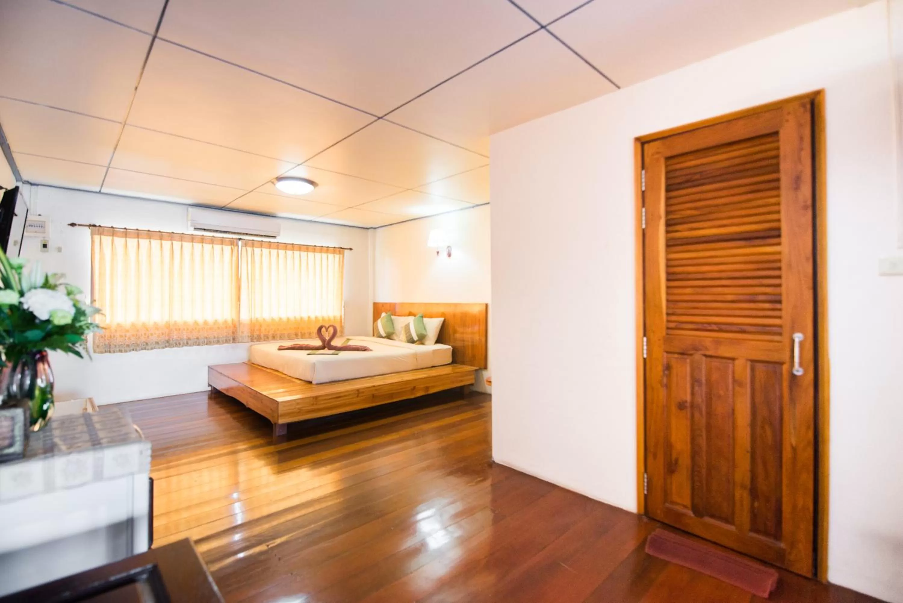 Photo of the whole room, Bed in Pongphen Guesthouse - SHA Plus Certified