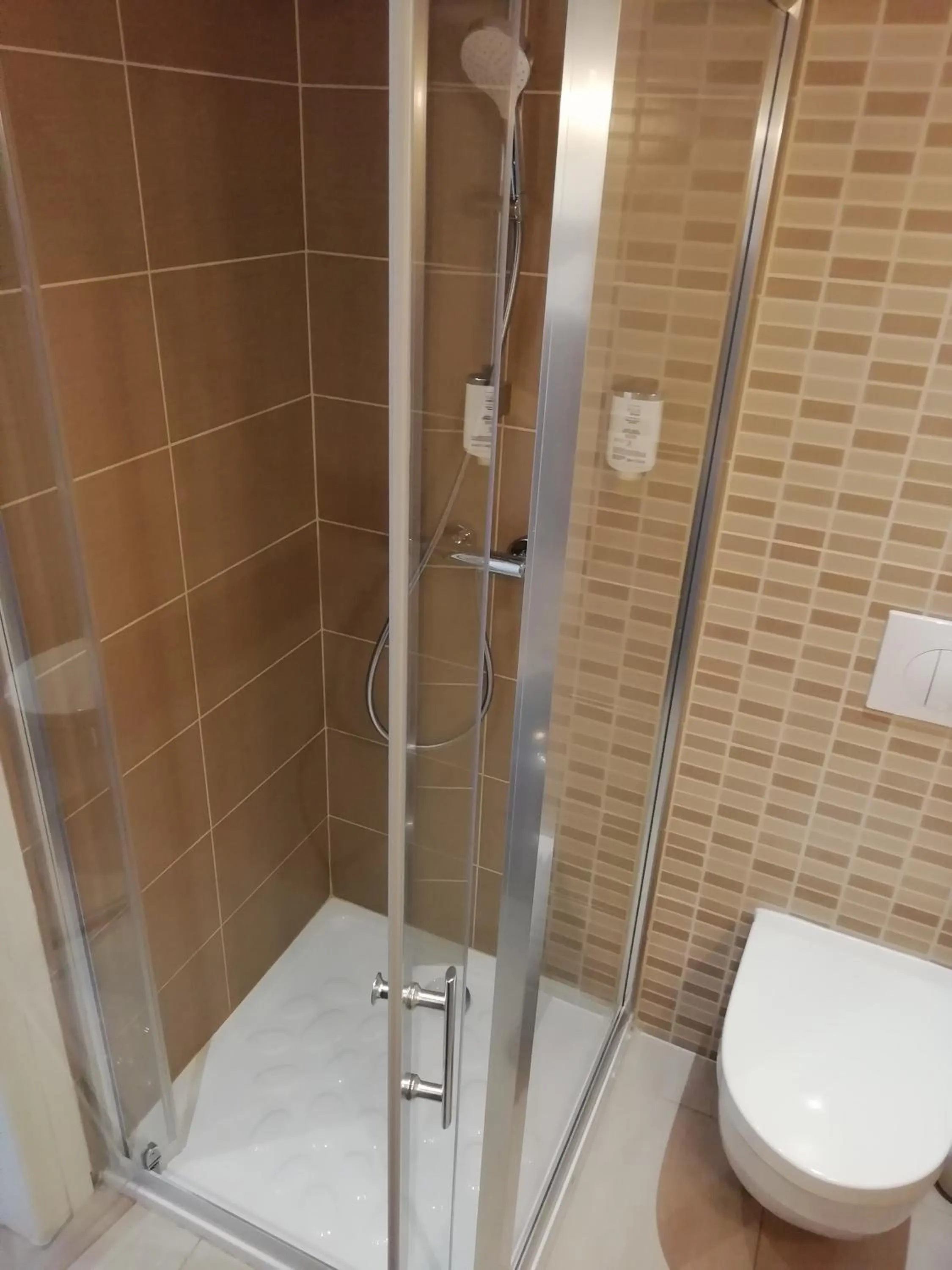 Bathroom in Royal Hôtel Angers