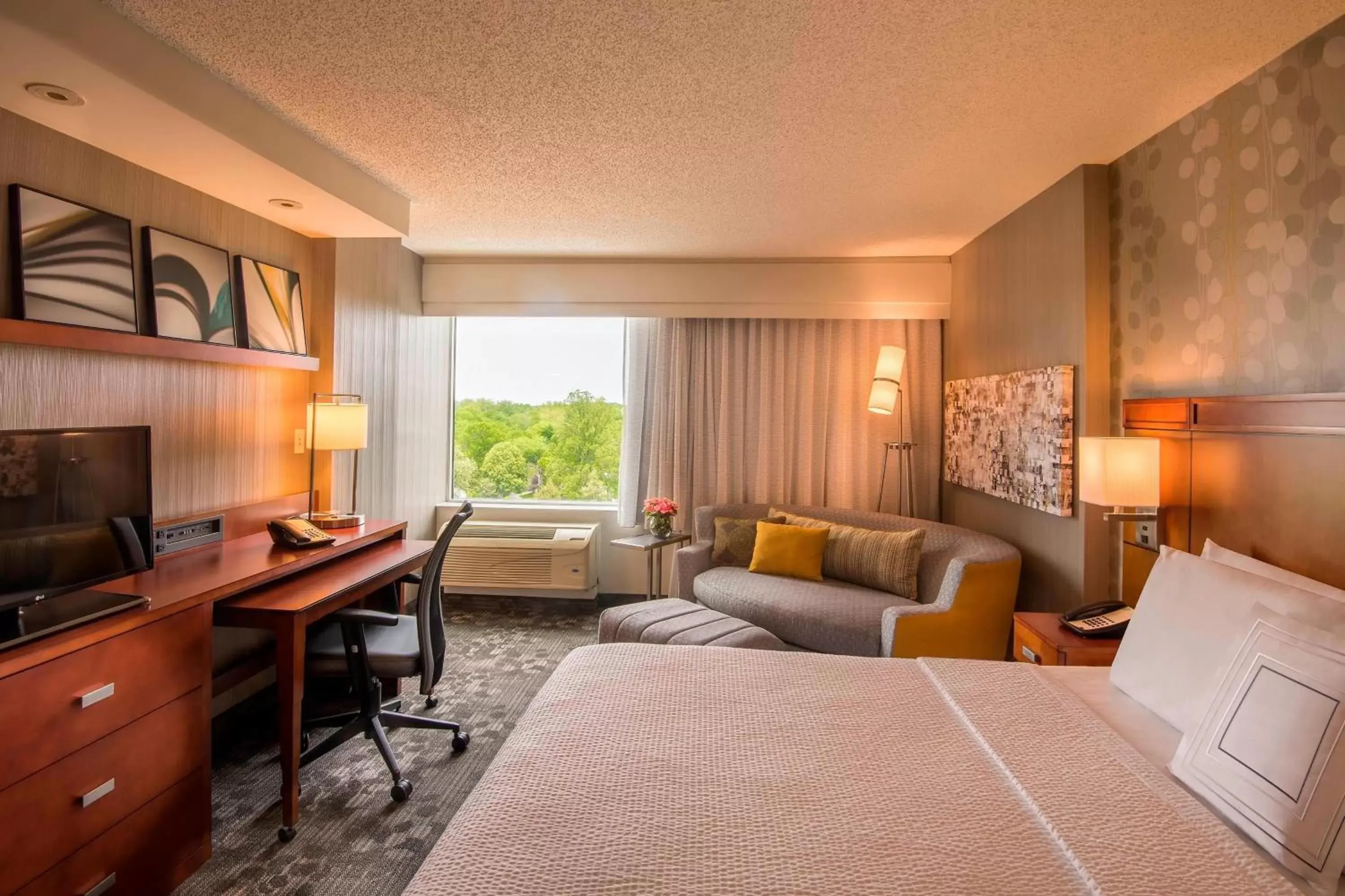 King Room with Sofa Bed in Courtyard by Marriott Bethesda Chevy Chase King Room with Sofa Bed in Courtyard by Marriott Bethesda Chevy Chase