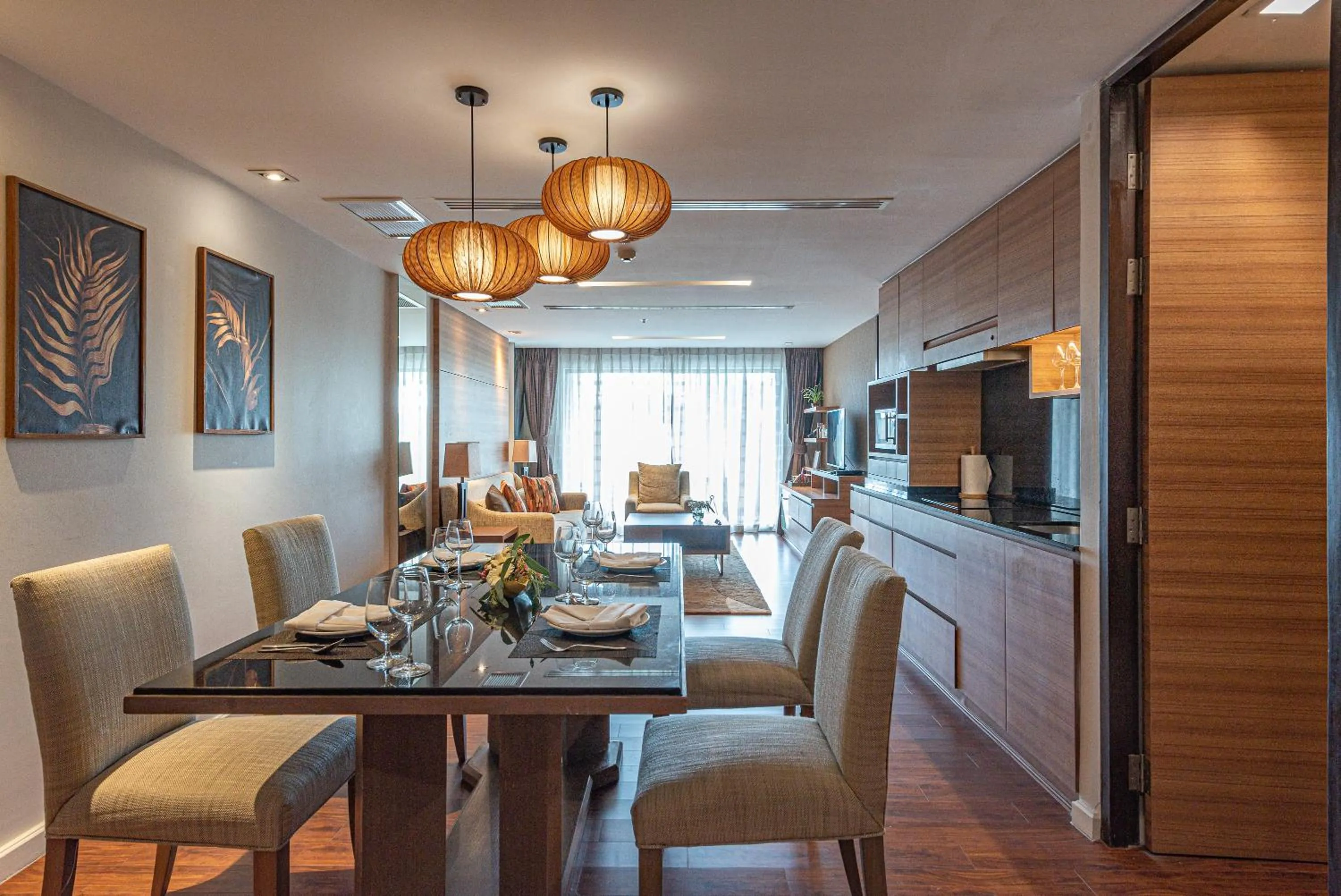 Dining area in Summit Windmill Golf Suite Hotel at Suvarnabhumi