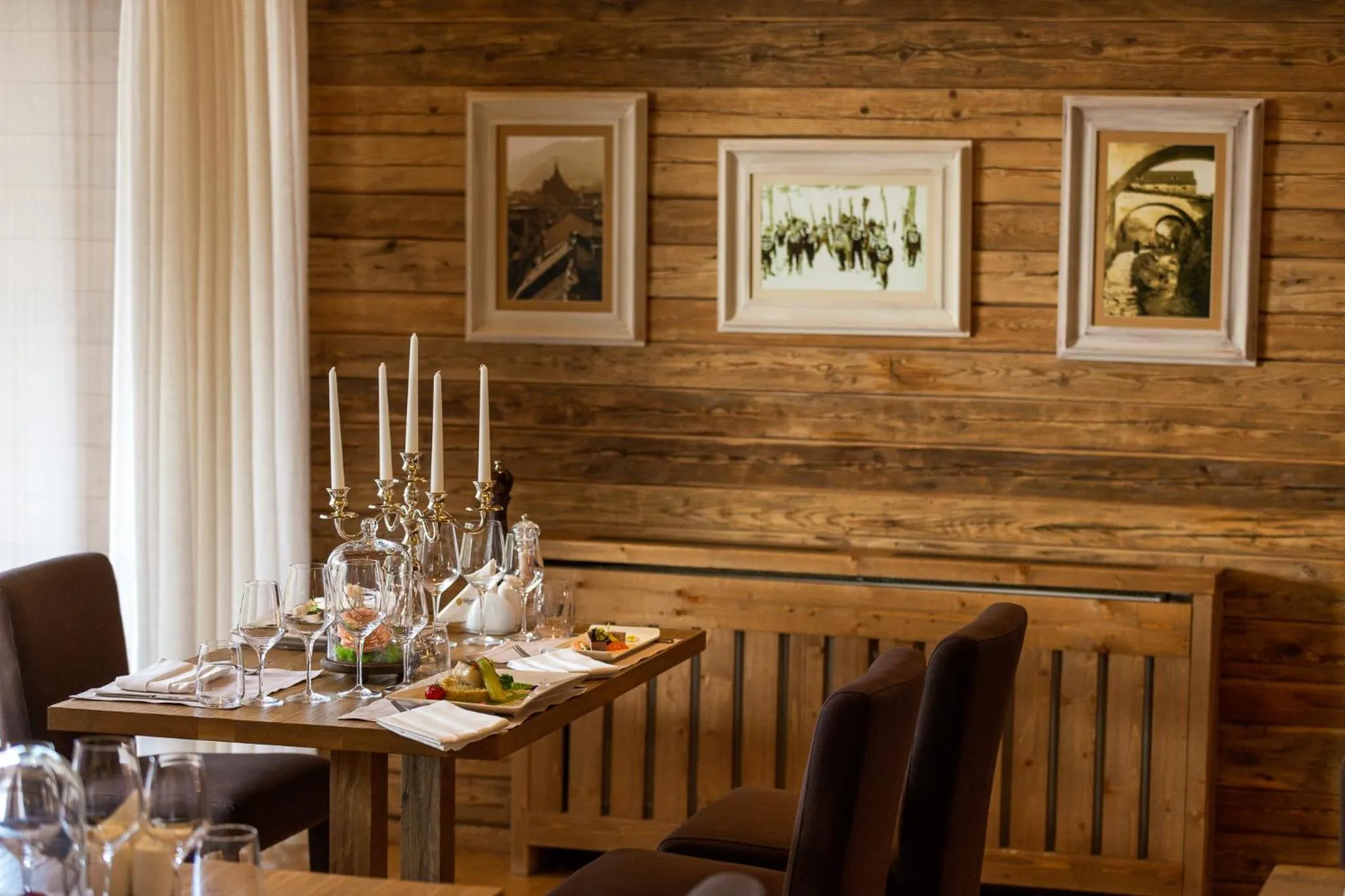 Restaurant/places to eat in Teleferic Grand Hotel