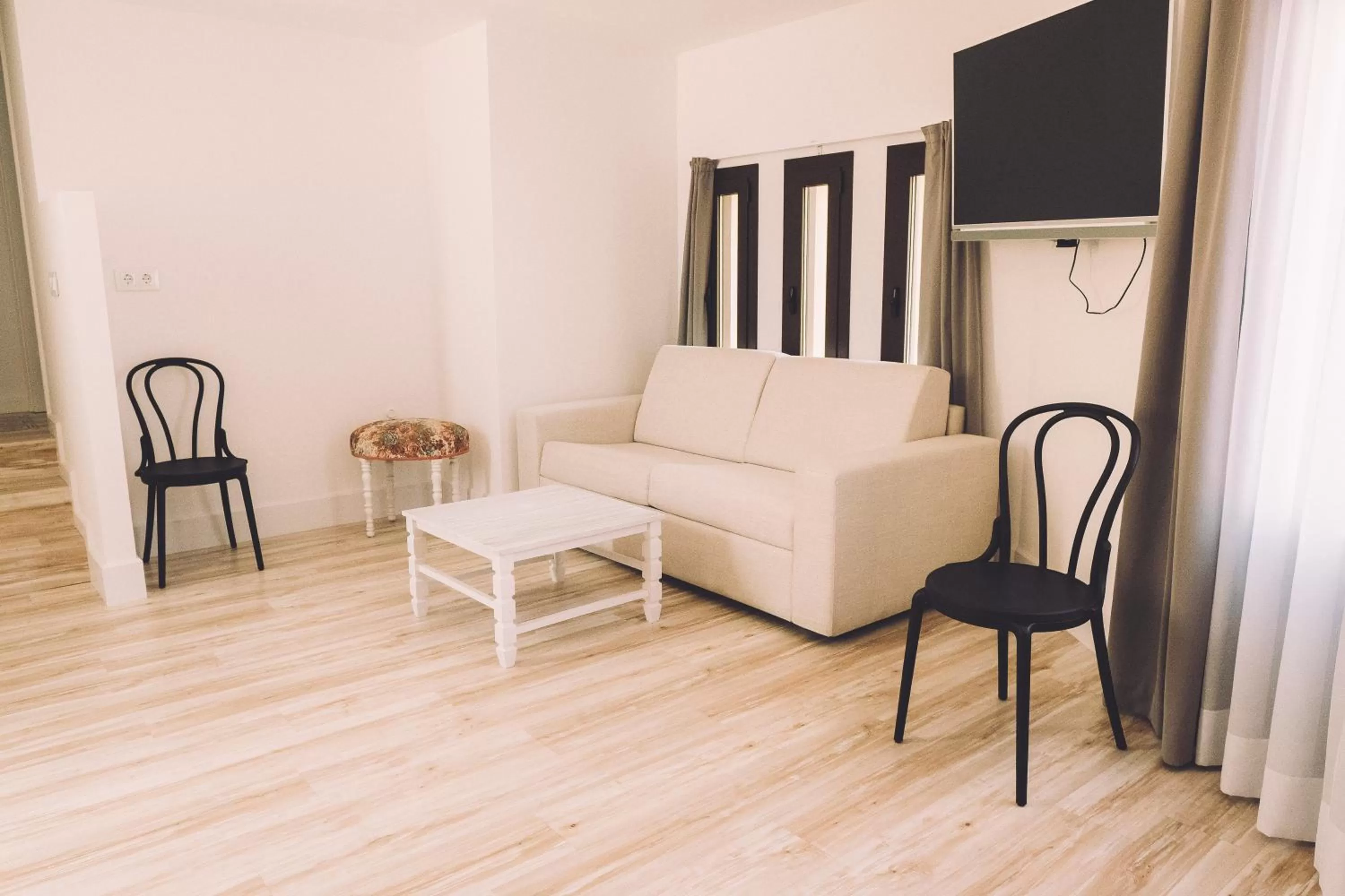Bedroom, Seating Area in Hotelet Casa Padró