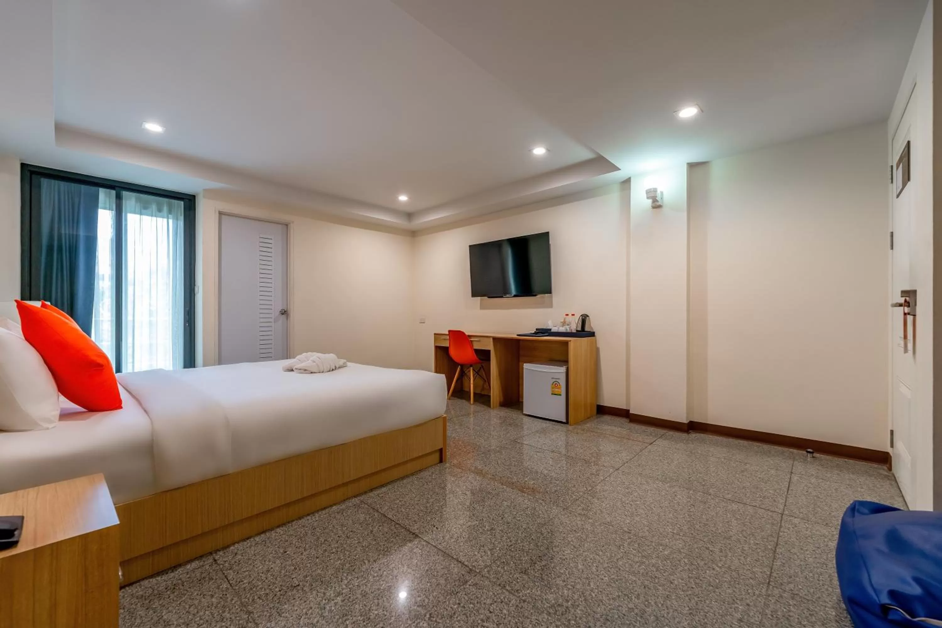 Bed in 7 Days Premium Hotel at Icon Siam Station - No Parking