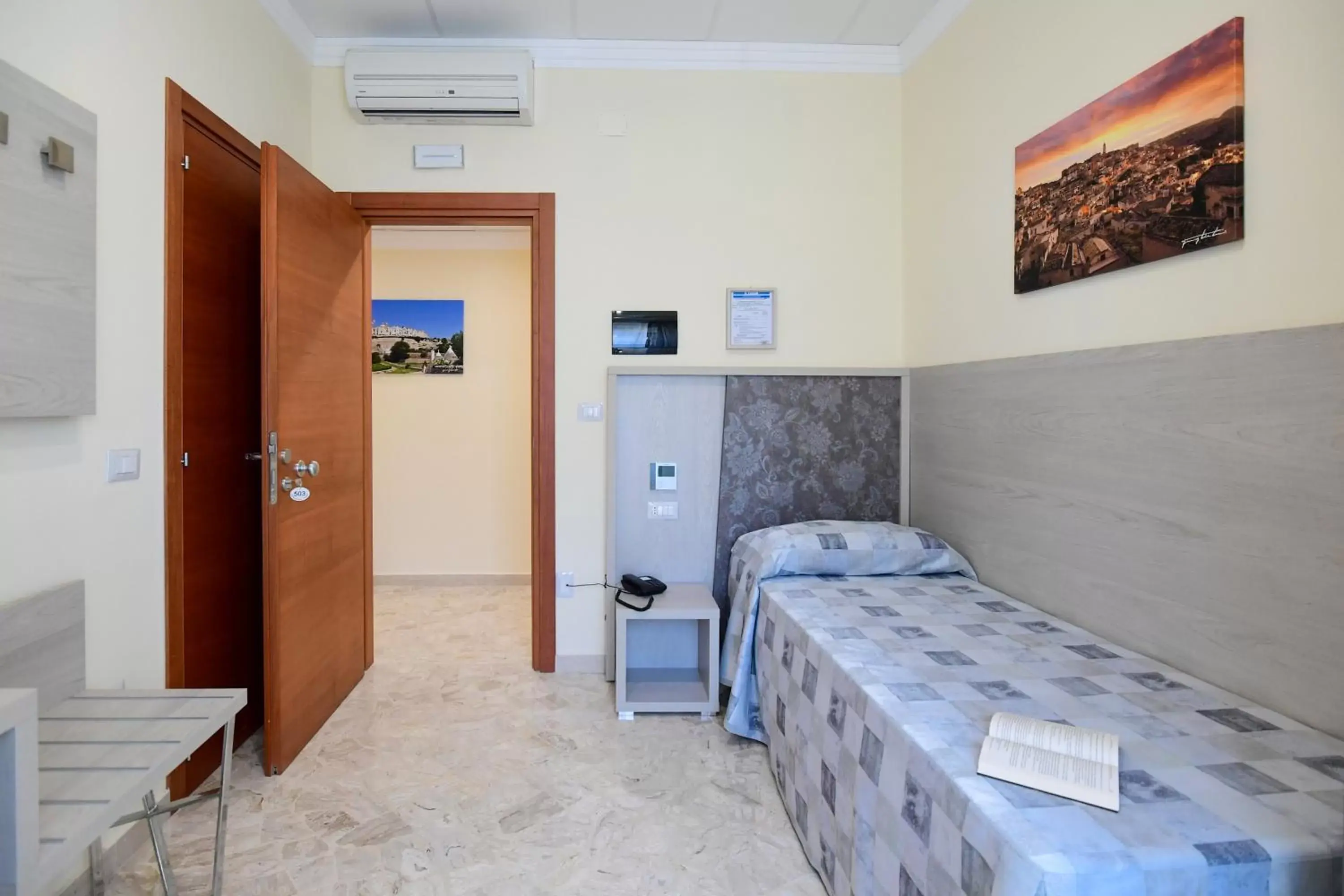 Standard Single Room in Hotel Auditorium Standard Single Room in Hotel Auditorium