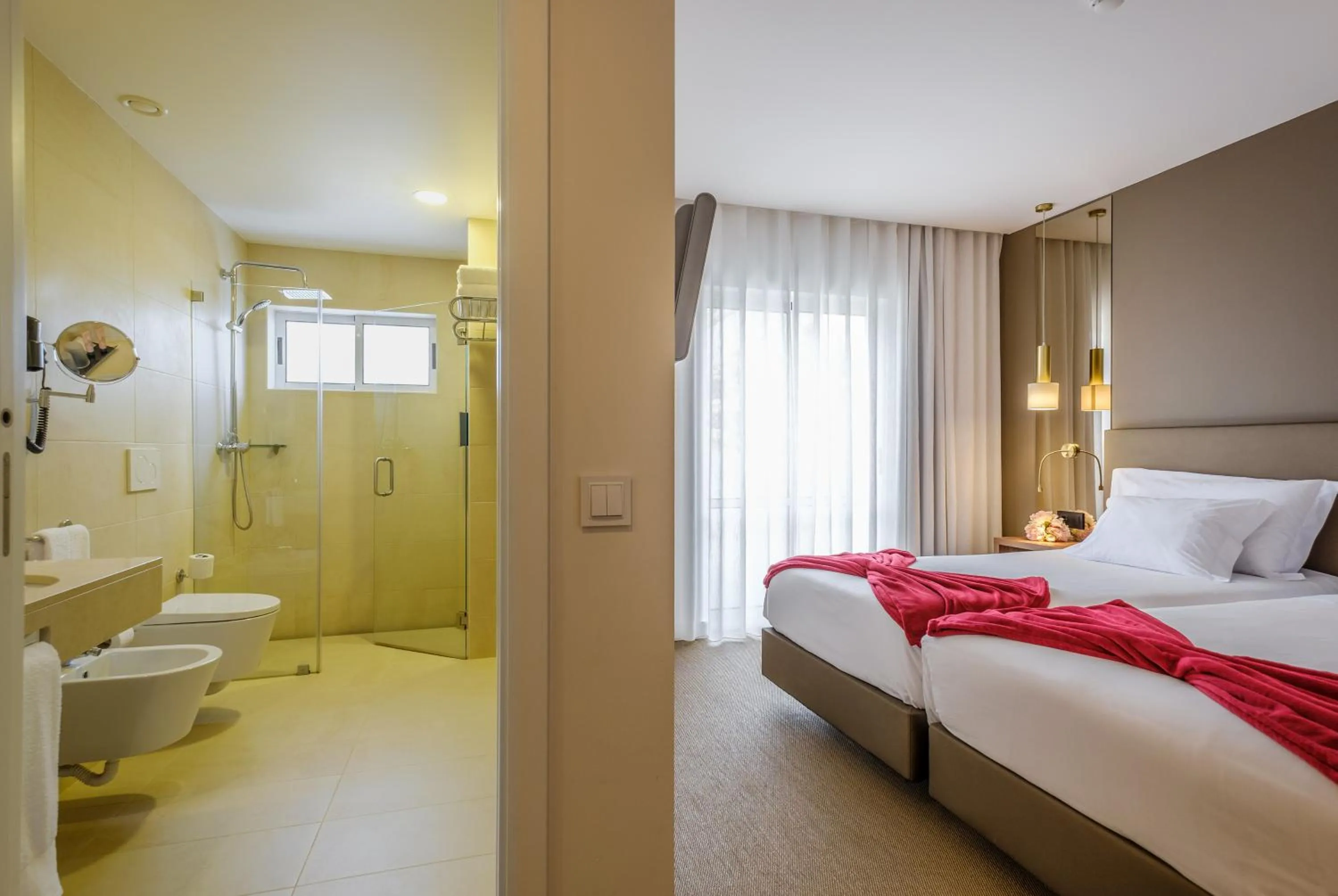 Toilet, Bed in Hotel Regina