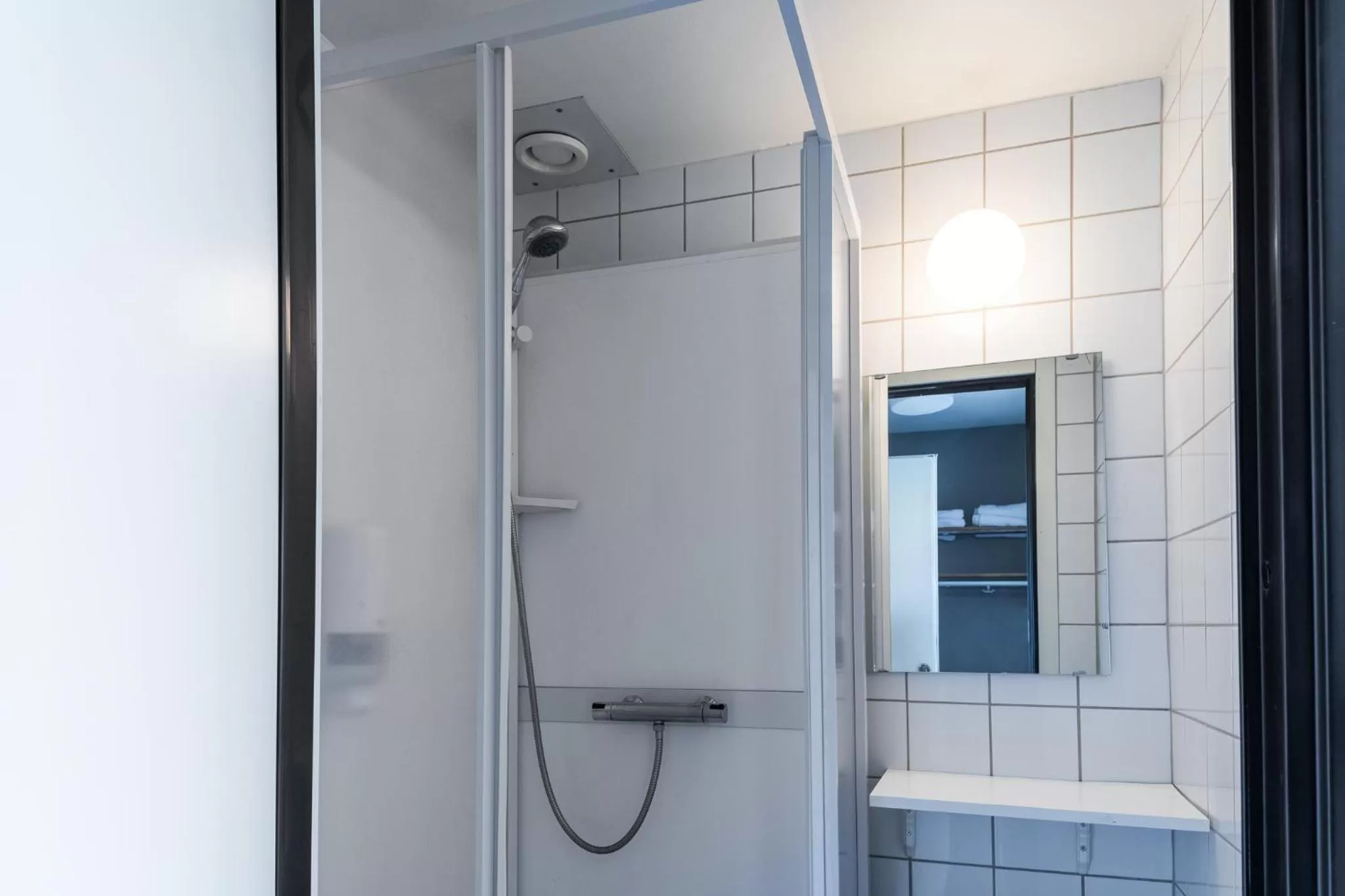 Shower in Hotel B&B Gränden