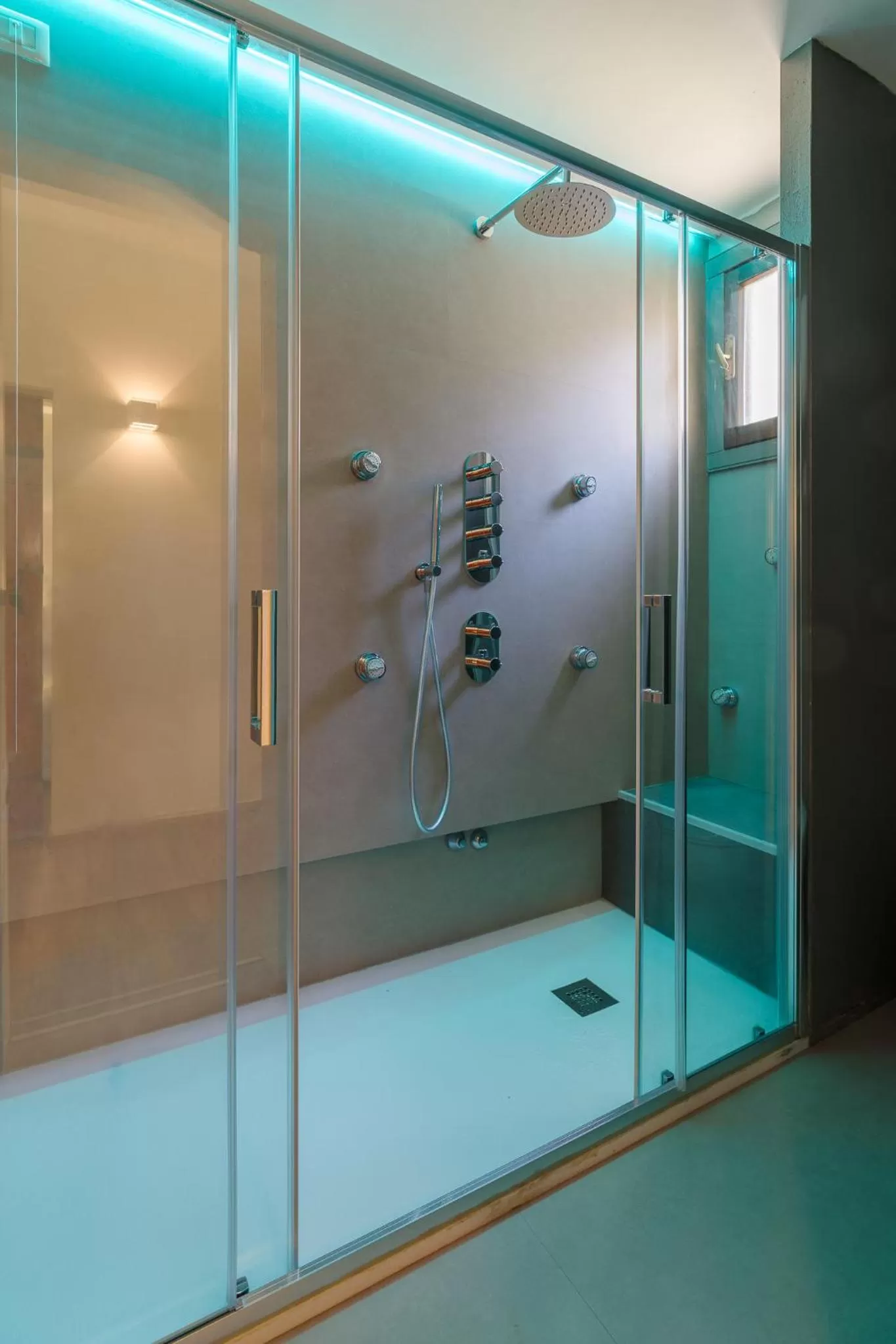 Shower in Aurora Boutique Hotel & Private SPA