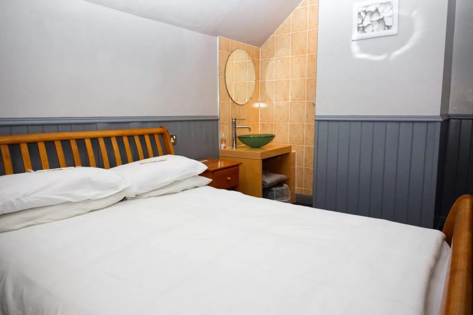 Bed in Mallowview Bed and Breakfast