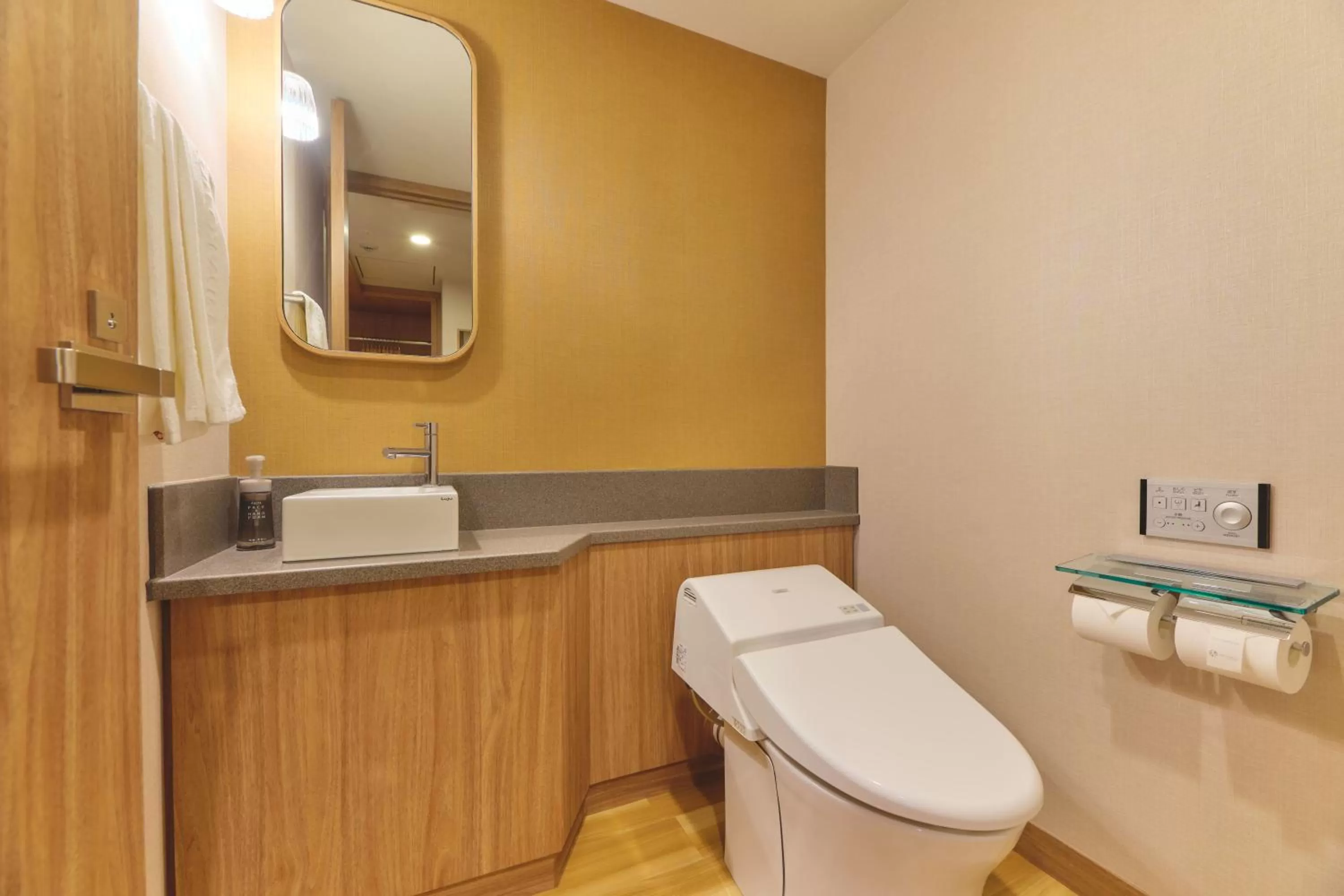 Toilet in Miyako Hotel Kyoto Hachijo