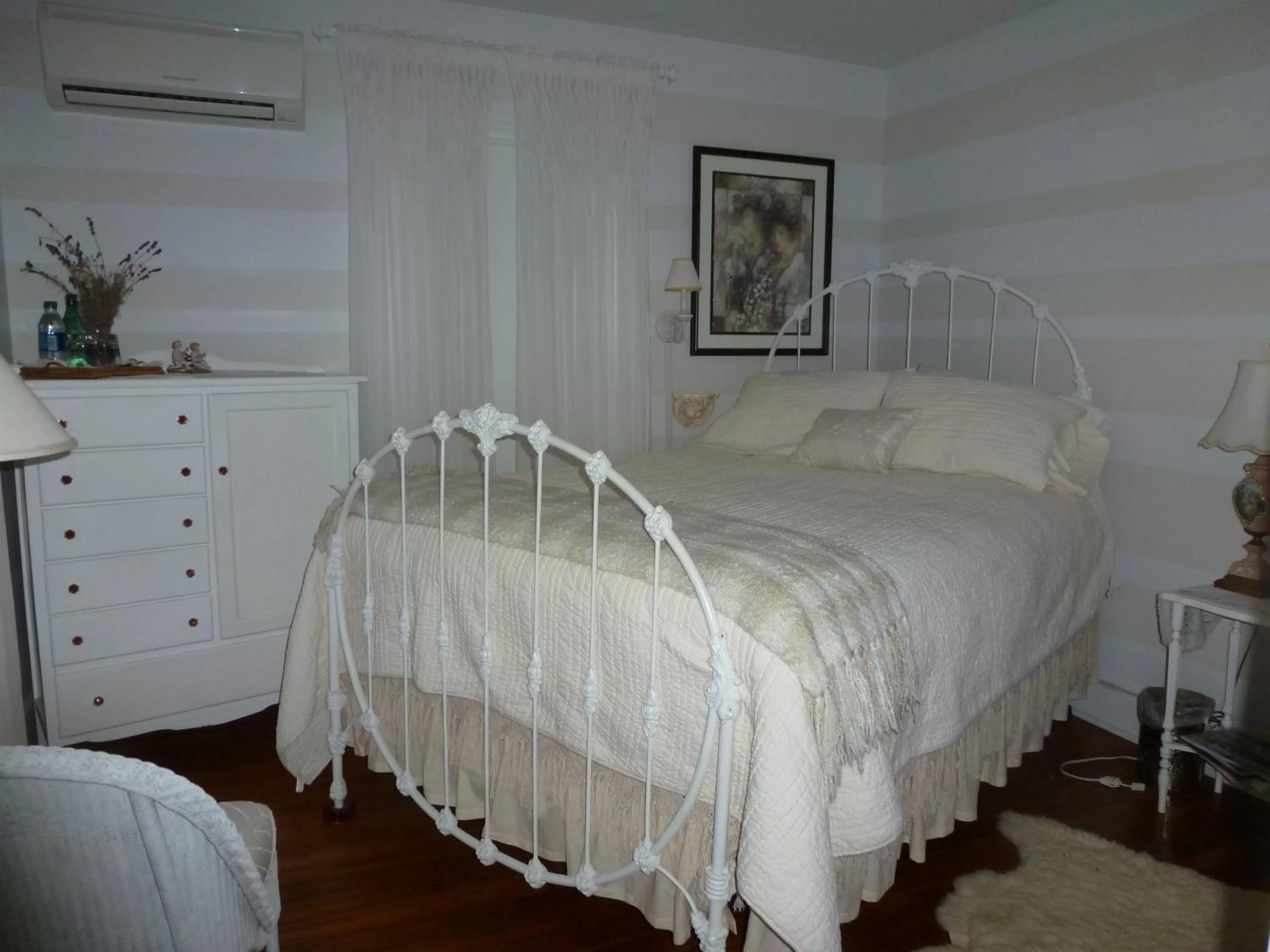 Bed in Back INN Time B&B