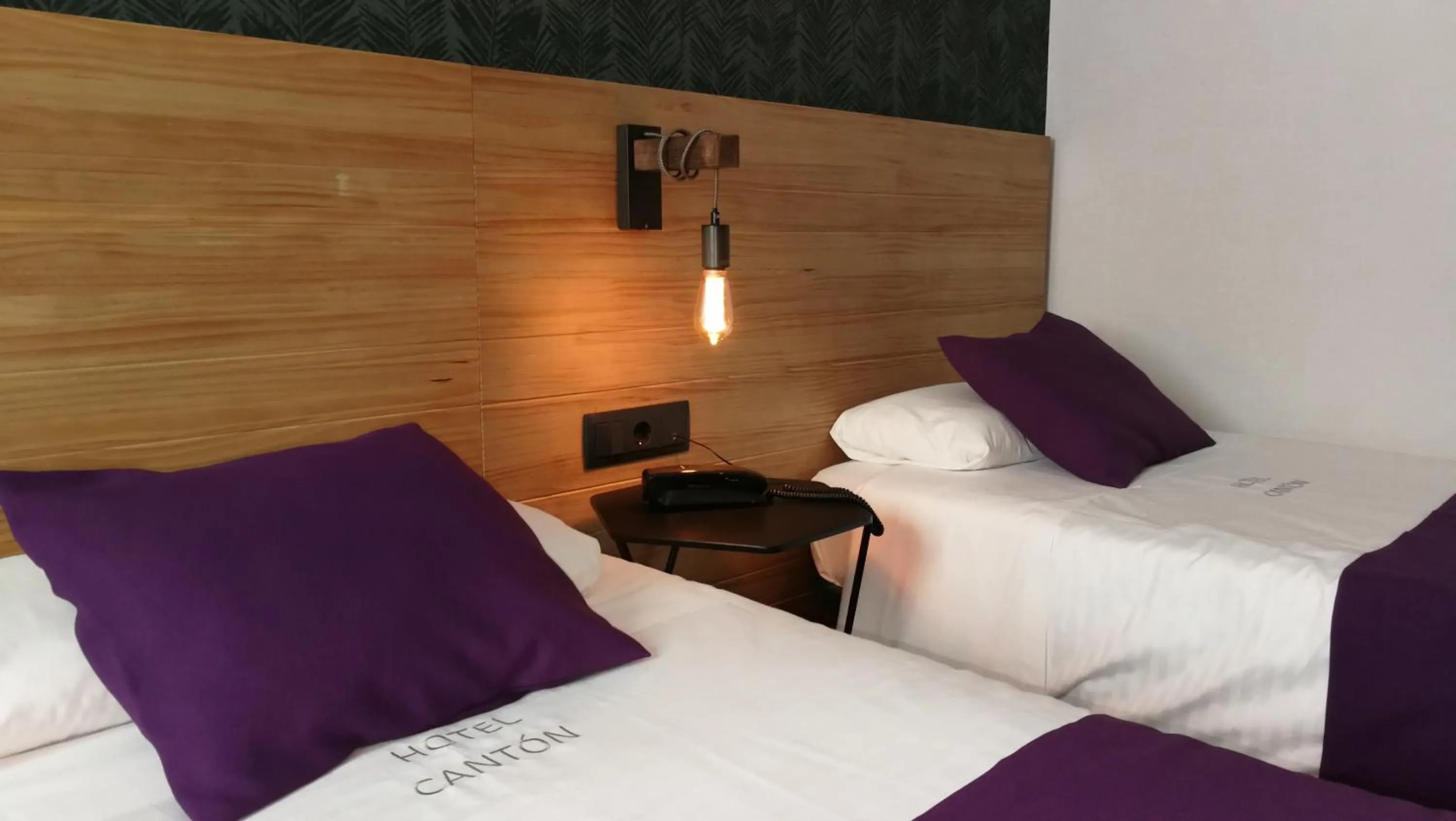 Bed in Hotel Cantón