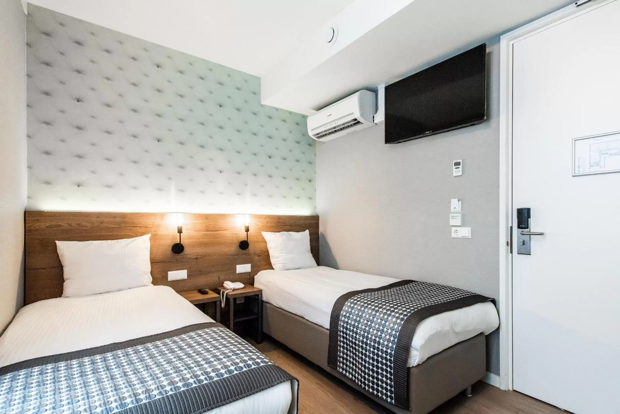 Bed in Melrose Hotel