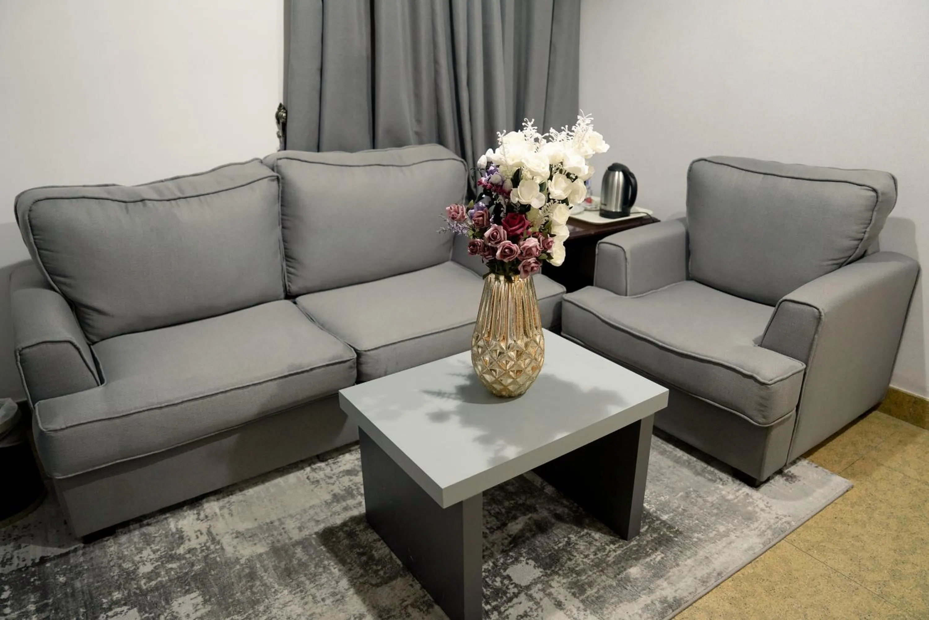 Living room in Safeer International Hotel By Brothers International