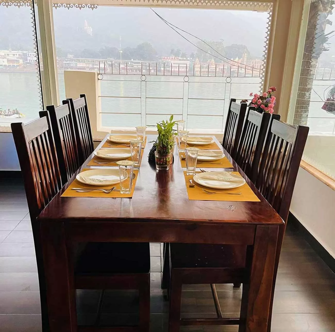 Restaurant/places to eat in Yog Niketan By Sanskriti