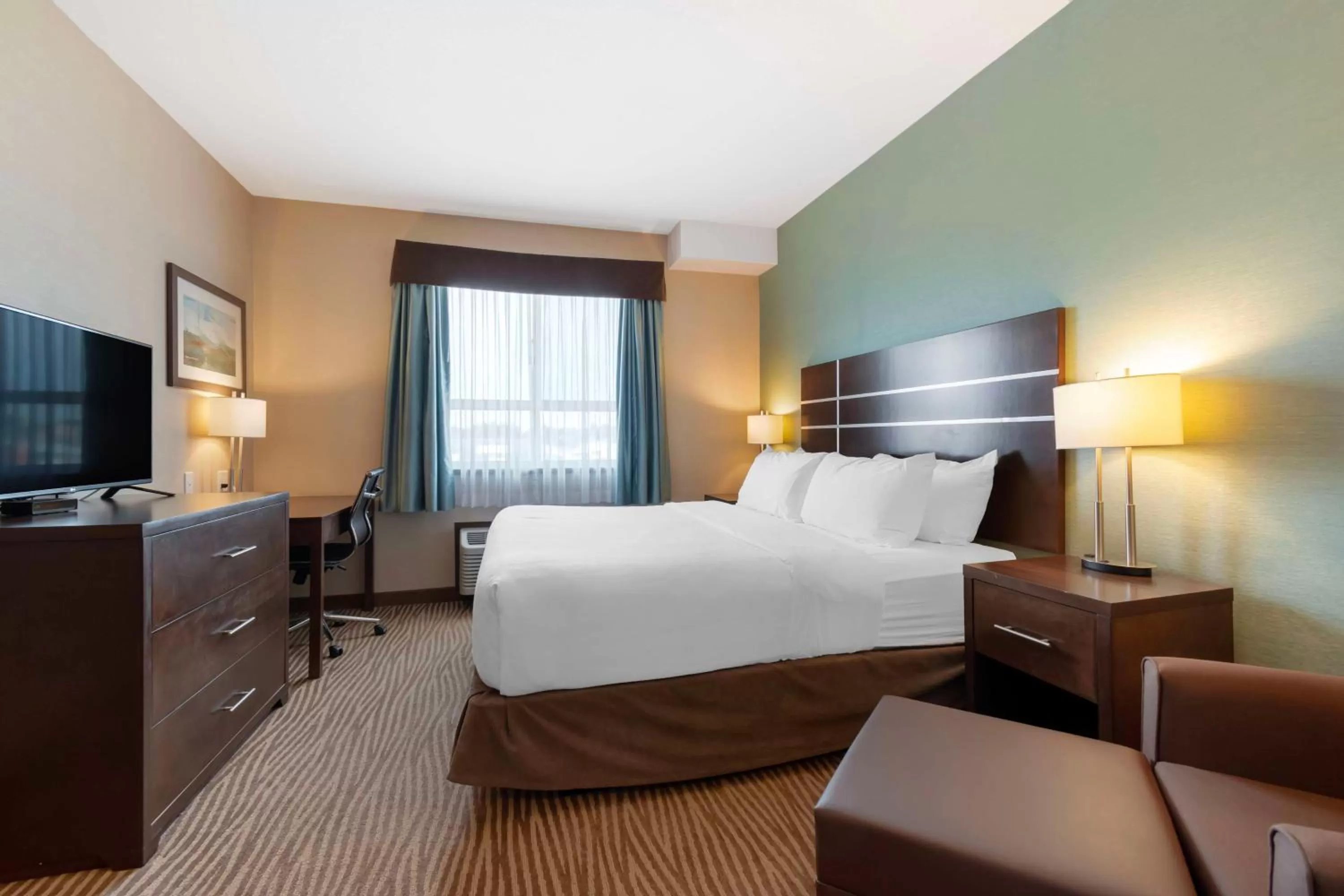 Bedroom, Bed in Best Western Plus Moosomin Hotel