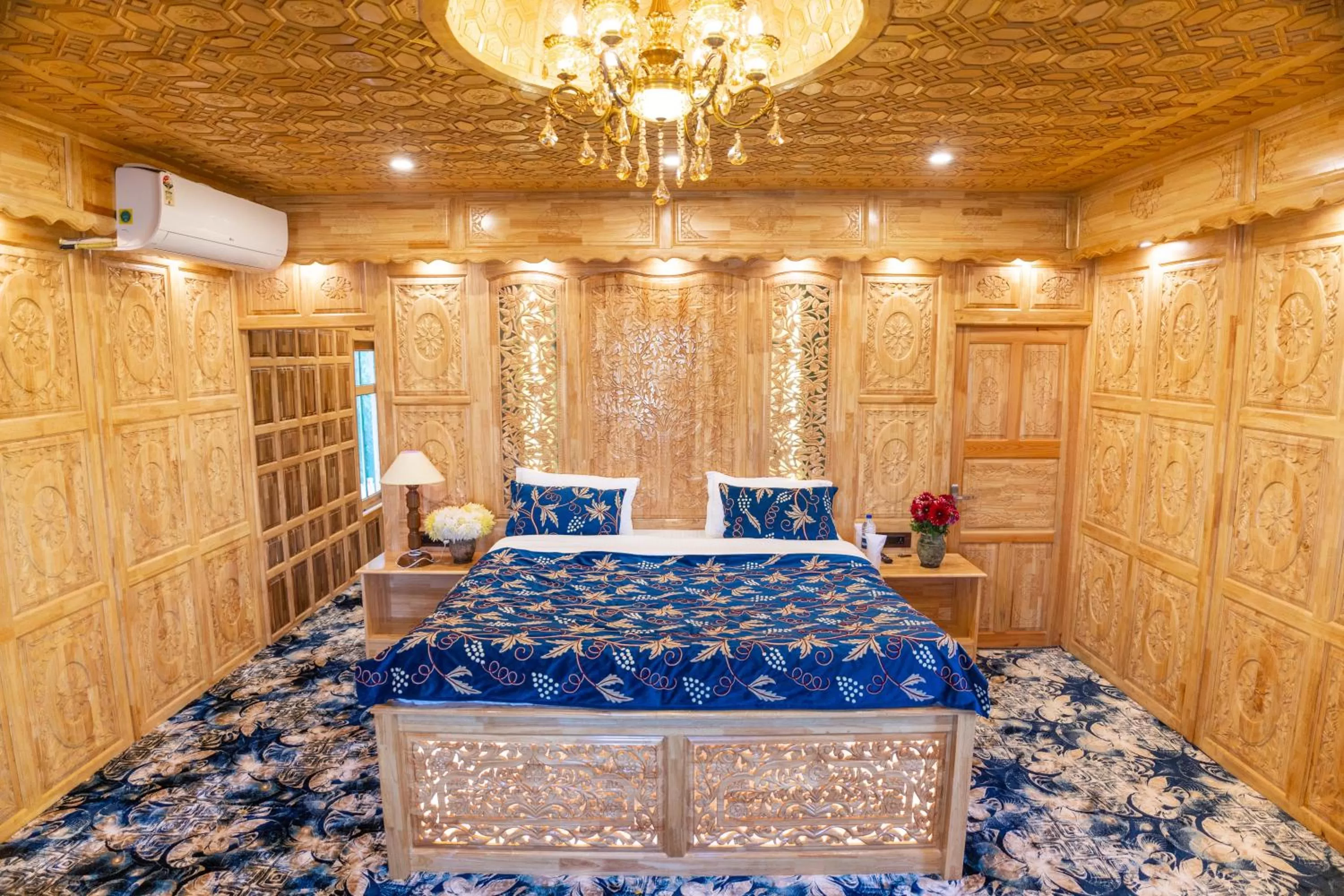 Bedroom, Bed in Wangnoo Heritage Houseboats