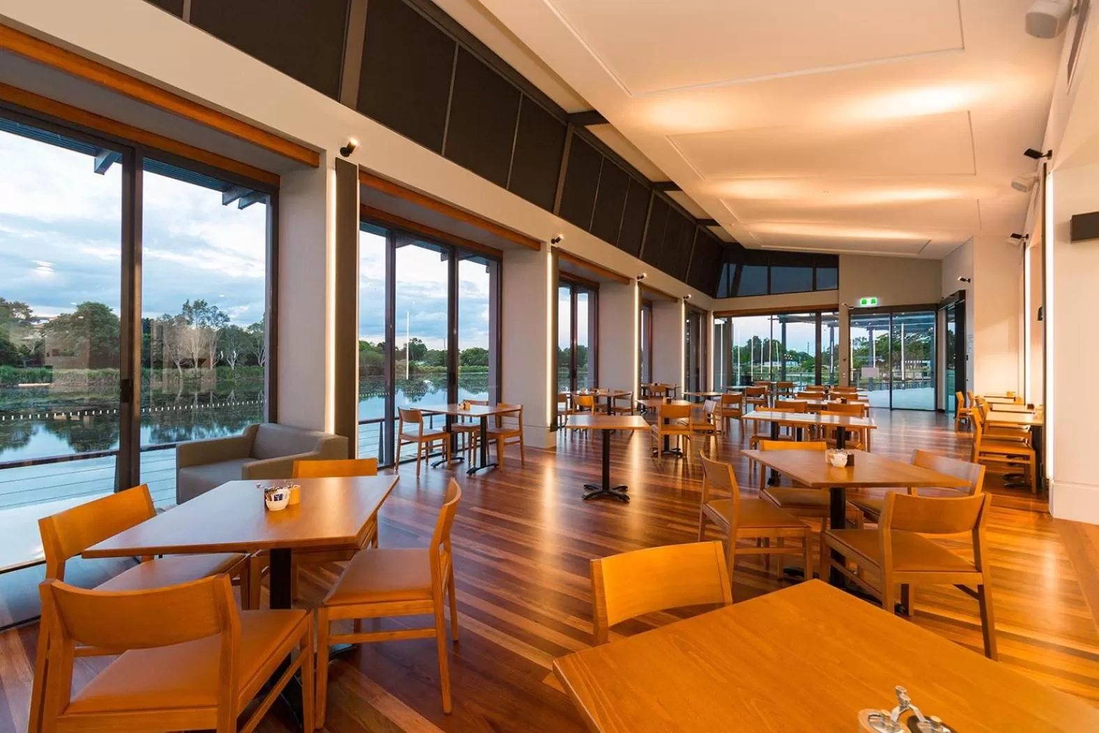 Restaurant/places to eat in Best Western Plus North Lakes Hotel