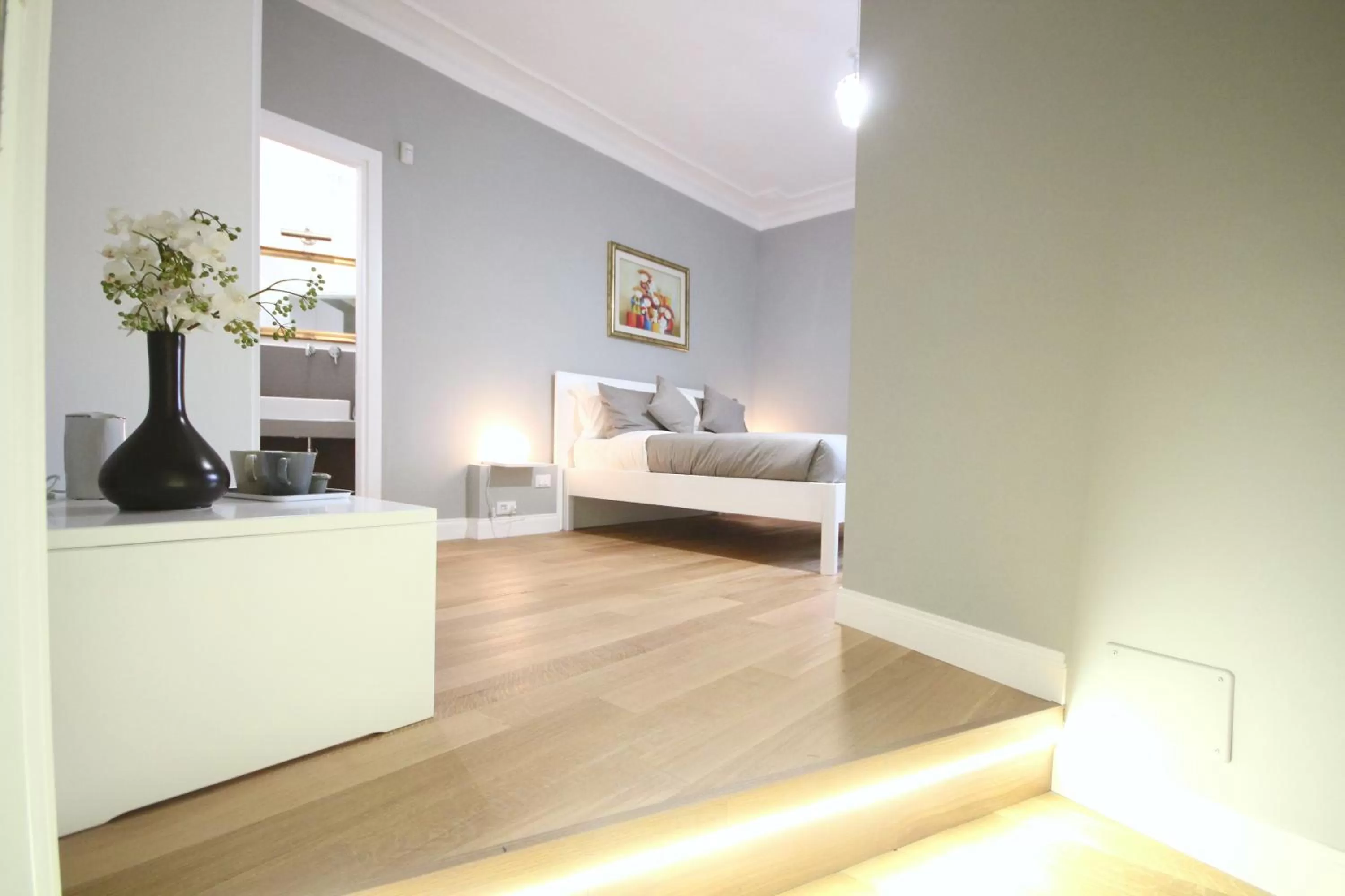 Bathroom, Bed in Room Inn Vatican