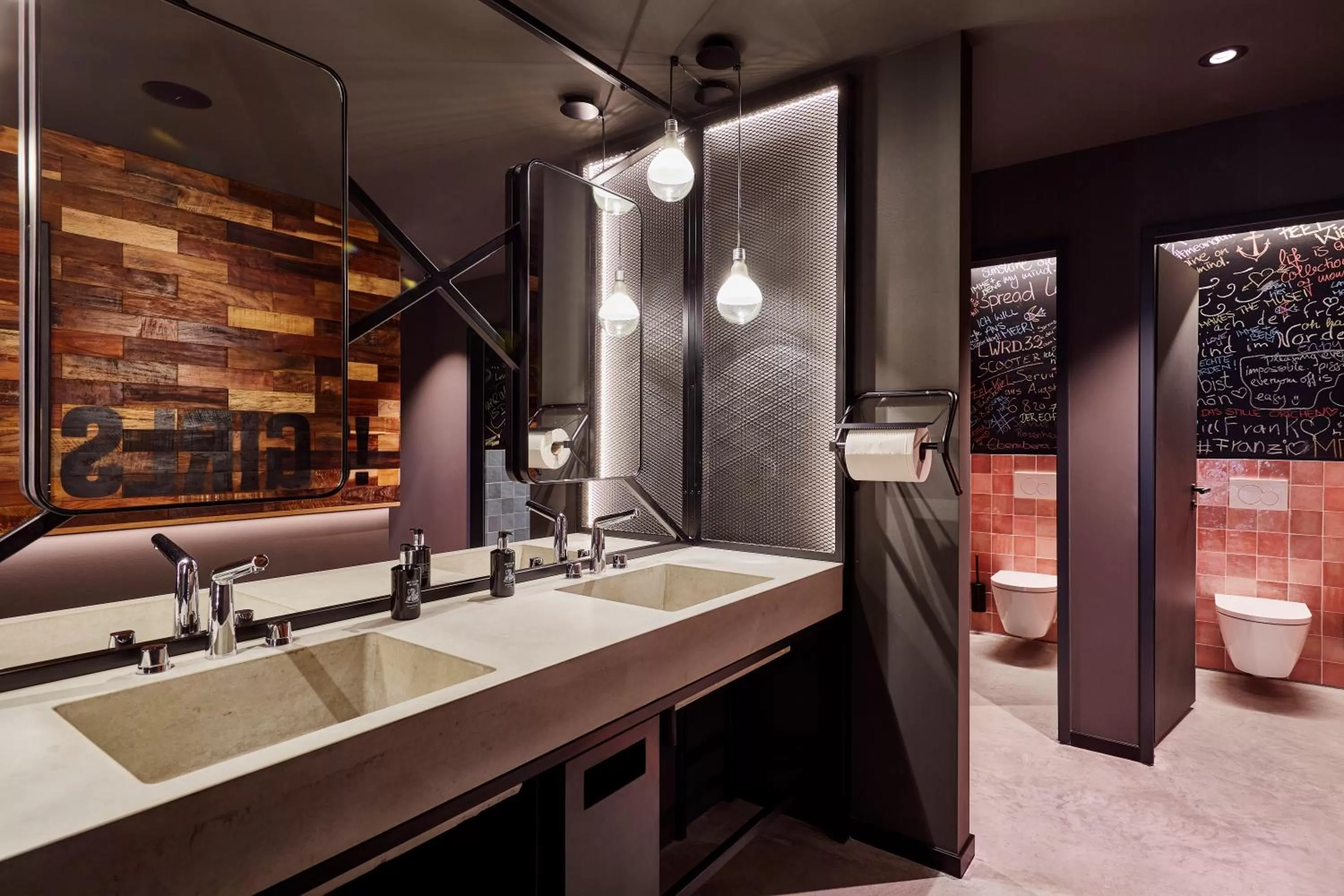 Toilet in Me and All Hotel Kiel, by Hyatt