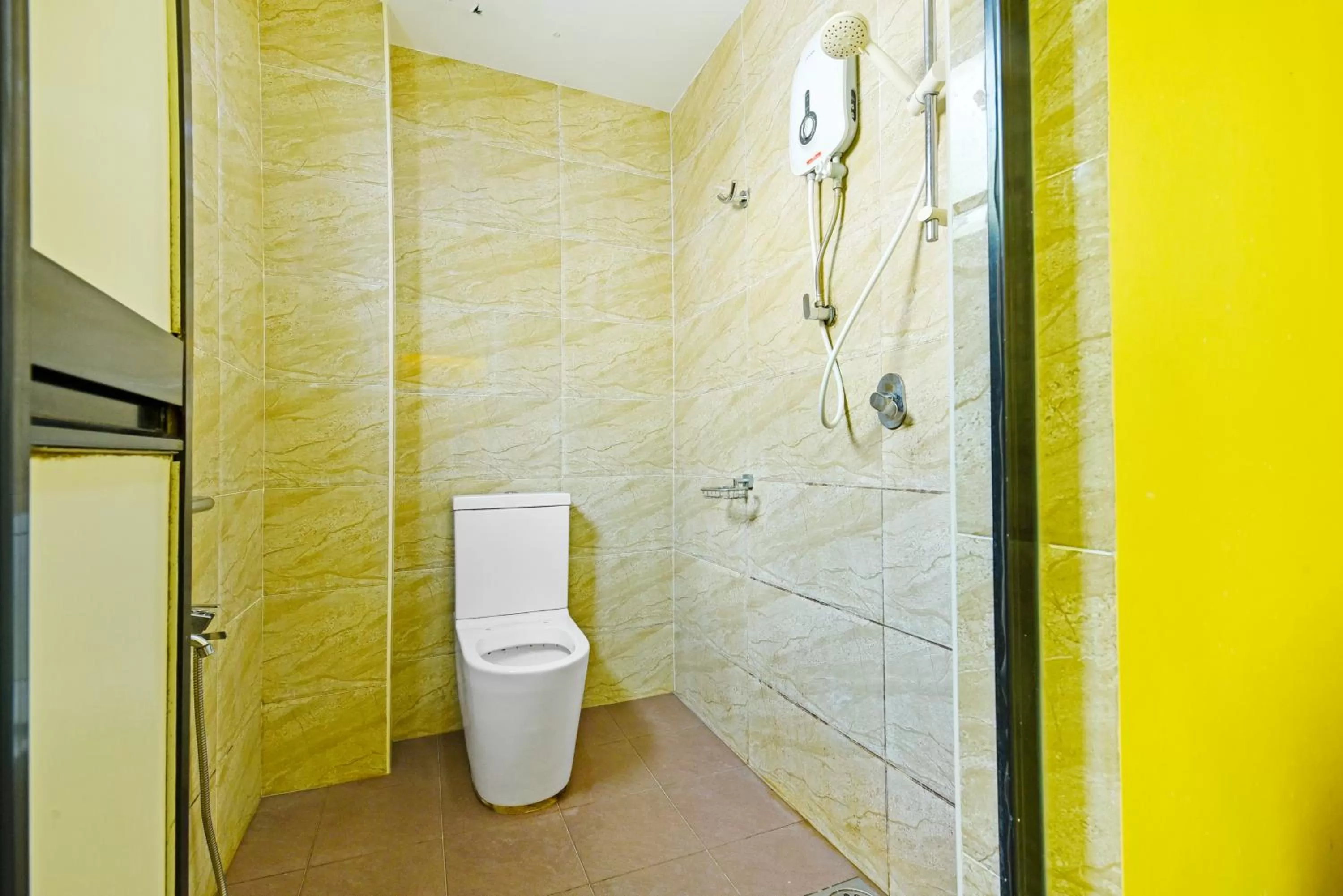 Bathroom in OYO 90521 De Mawardah Inn