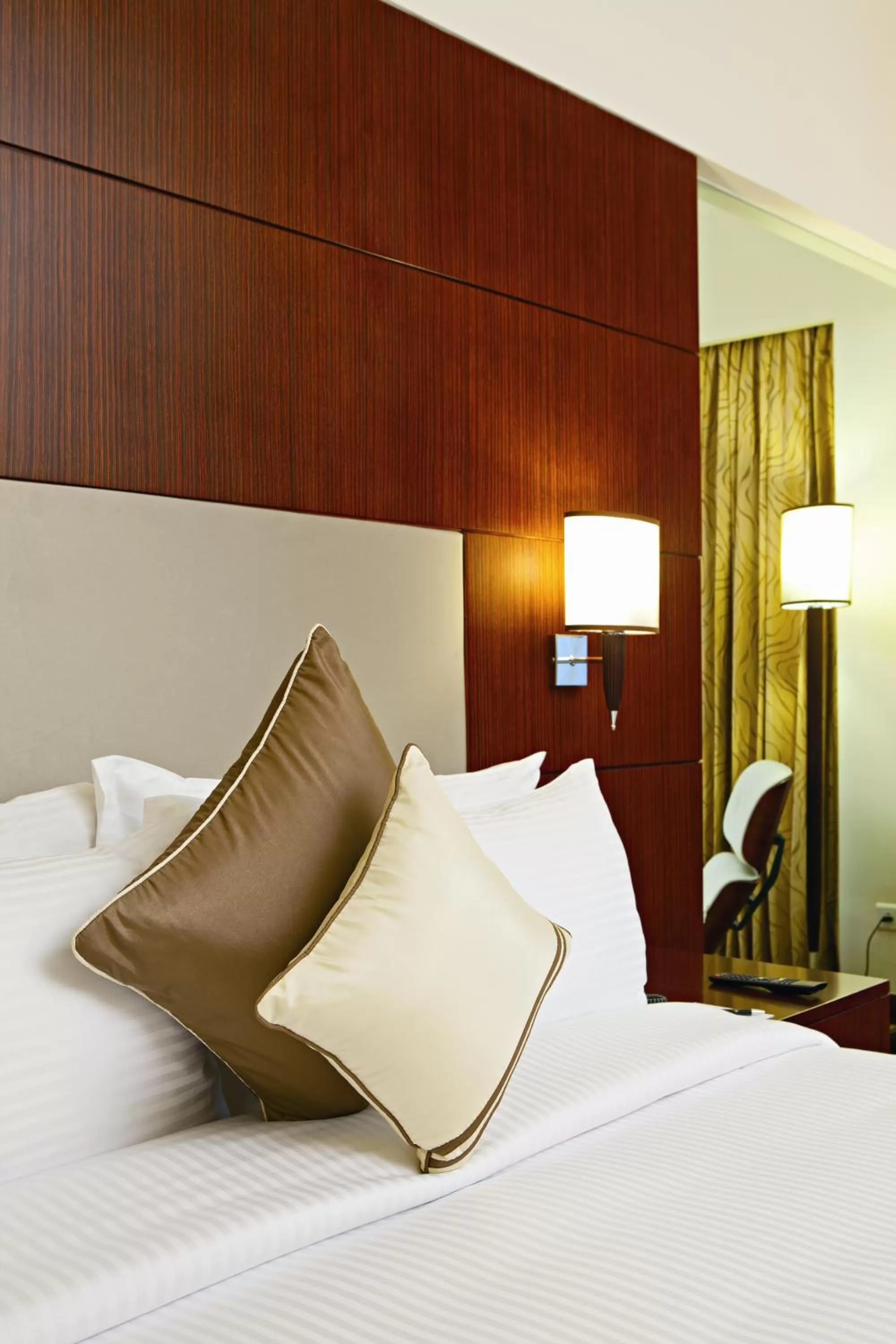 Bed in Country Inn & Suites By Radisson, Sahibabad