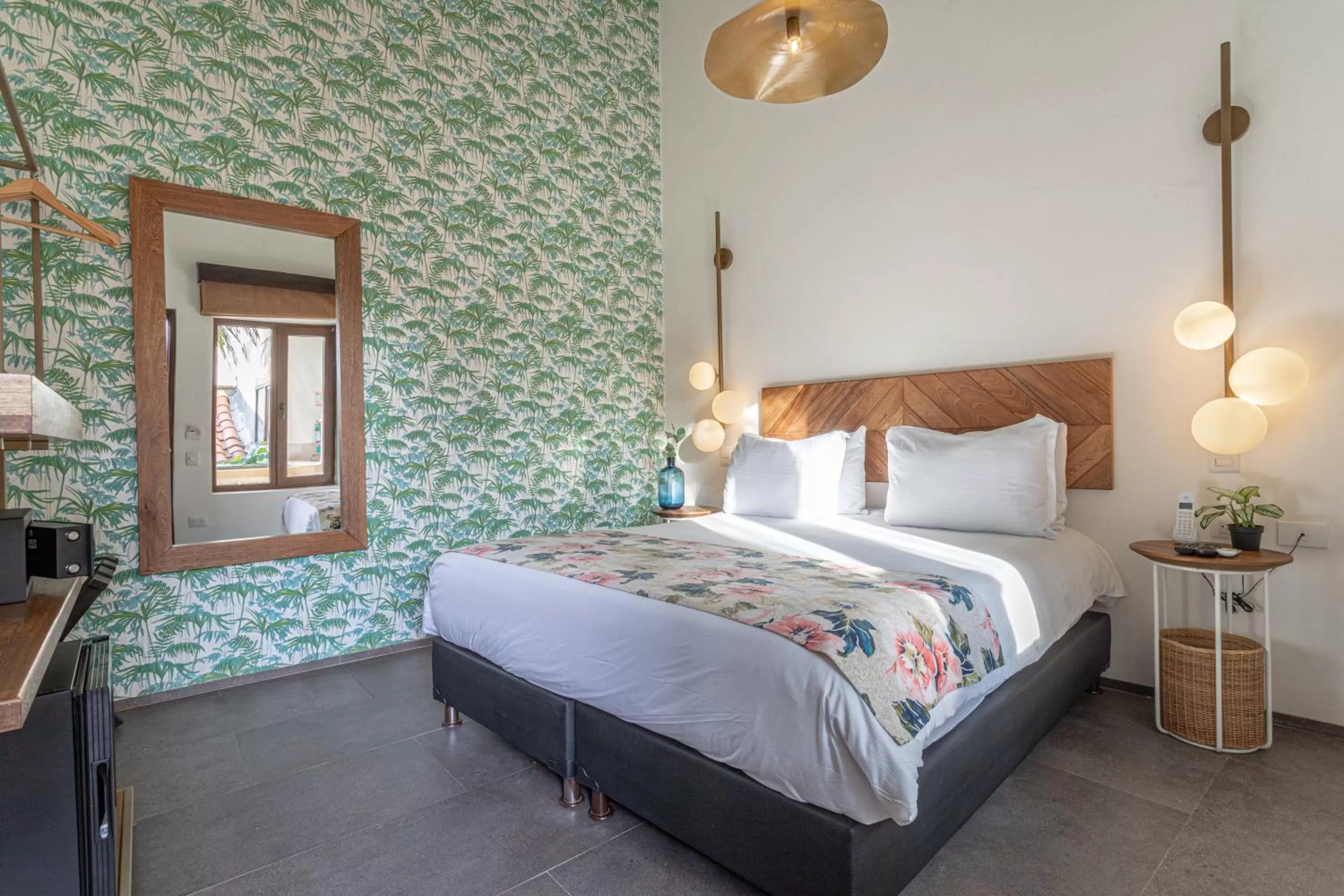 Bed in Soy Local Insignia