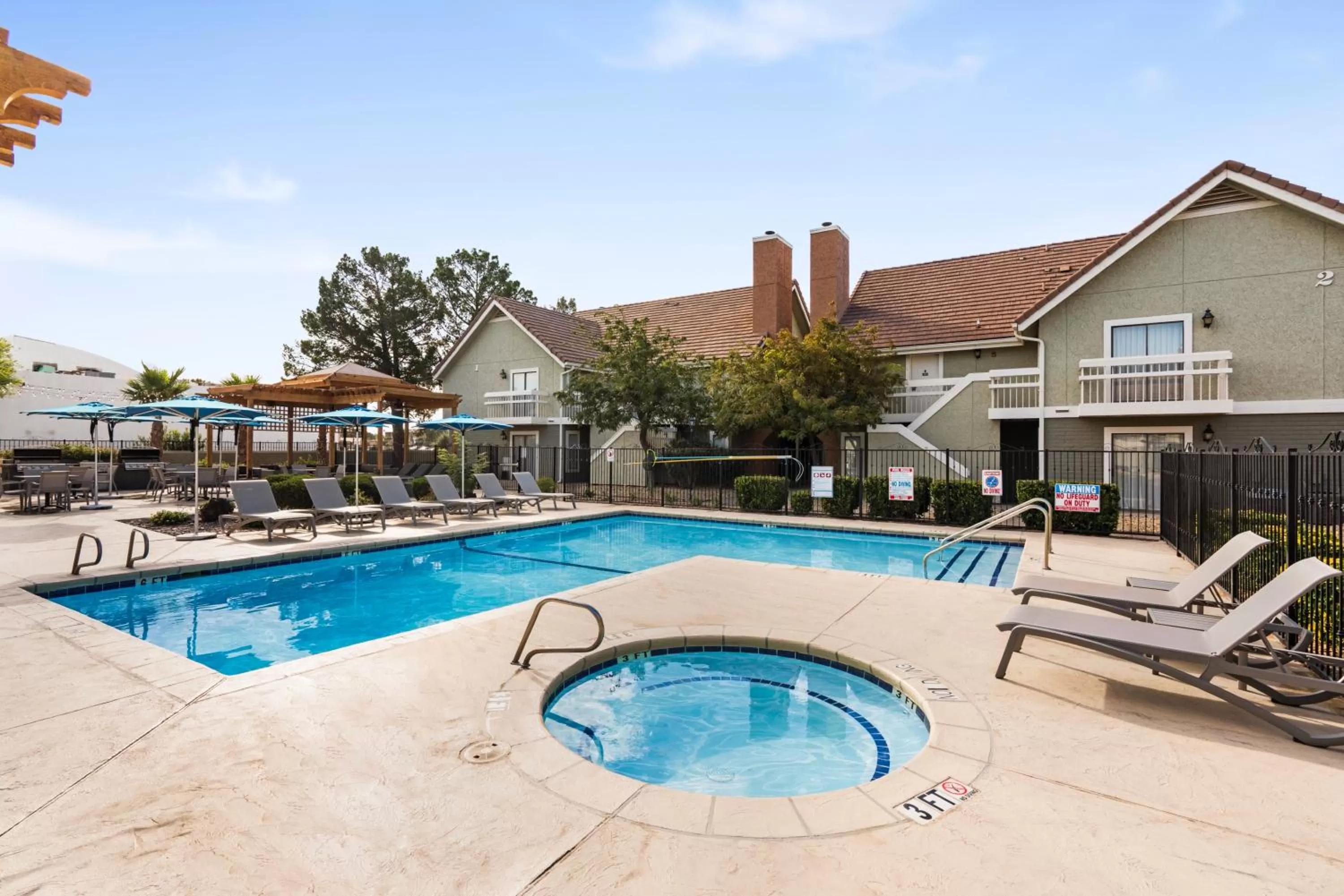 Swimming pool in Chase Suite El Paso