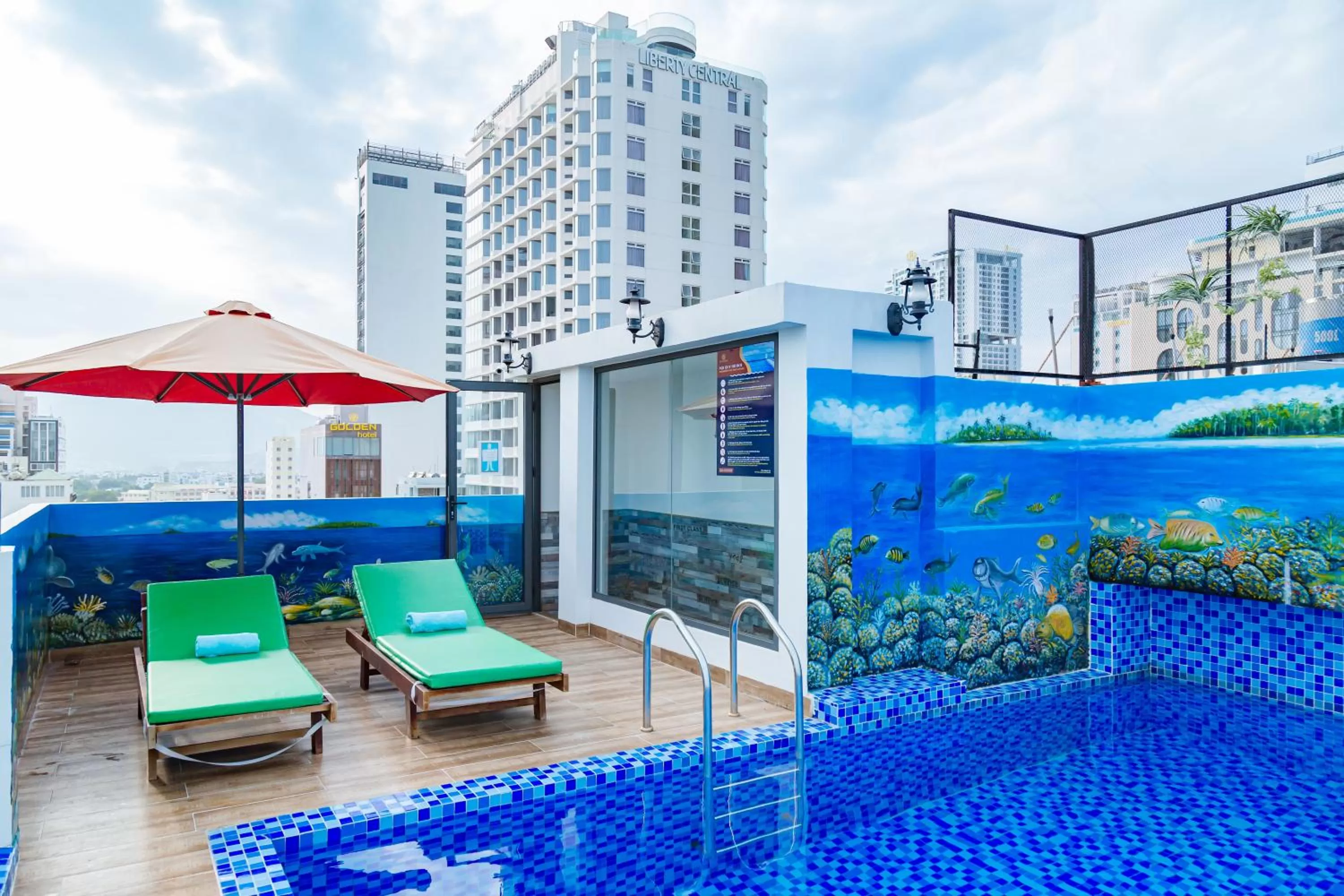 Swimming pool in Azura Gold Hotel & Apartment