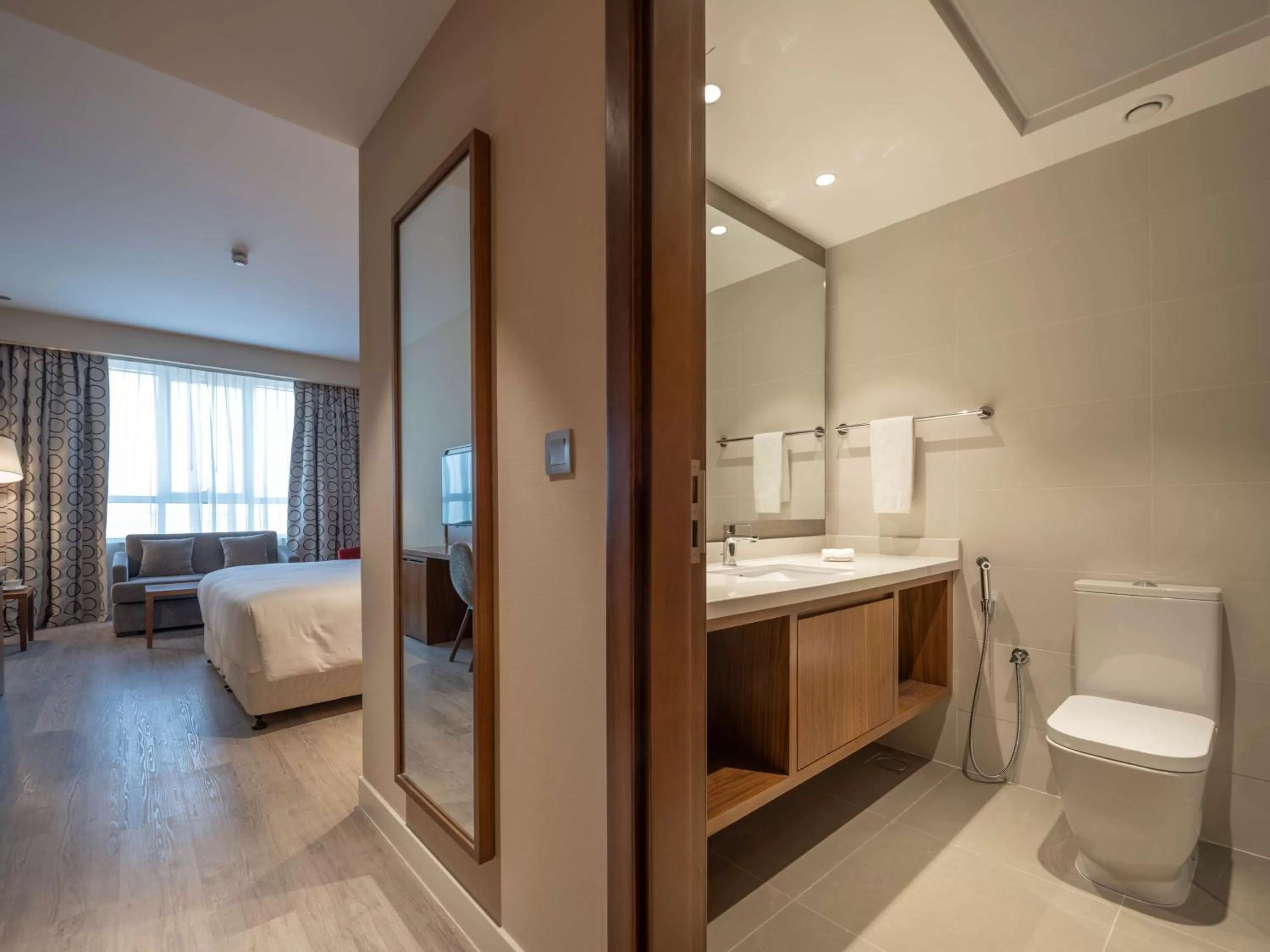 Bathroom, Bed in Radisson Resort Ras Al Khaimah Marjan Island